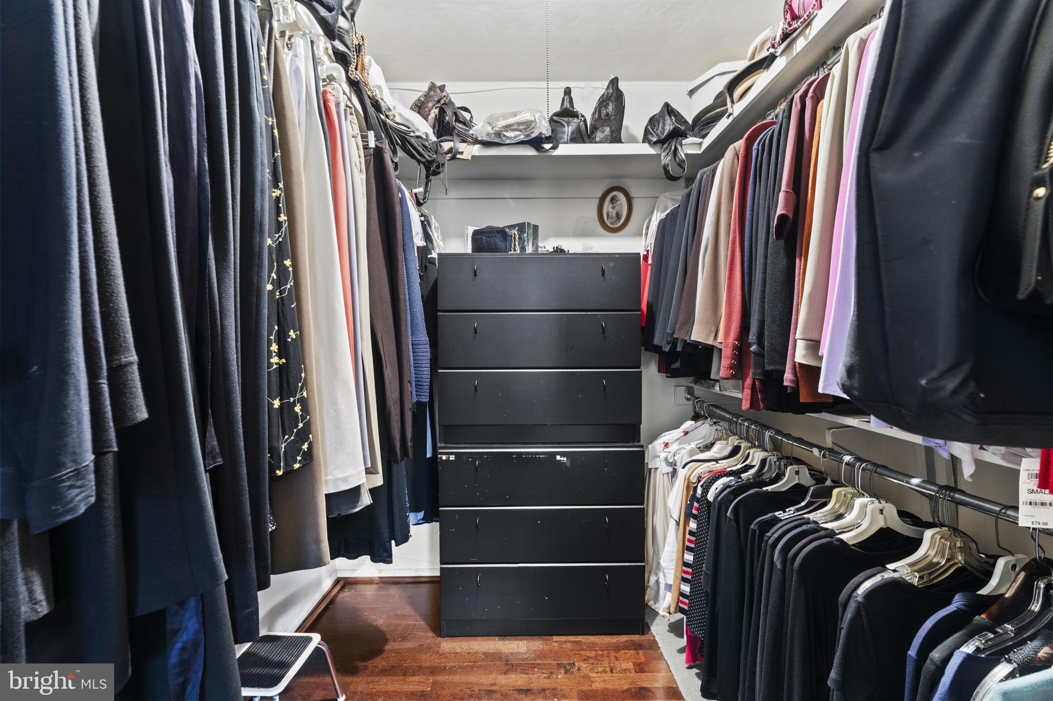 LOGAN SQUARE - Residential