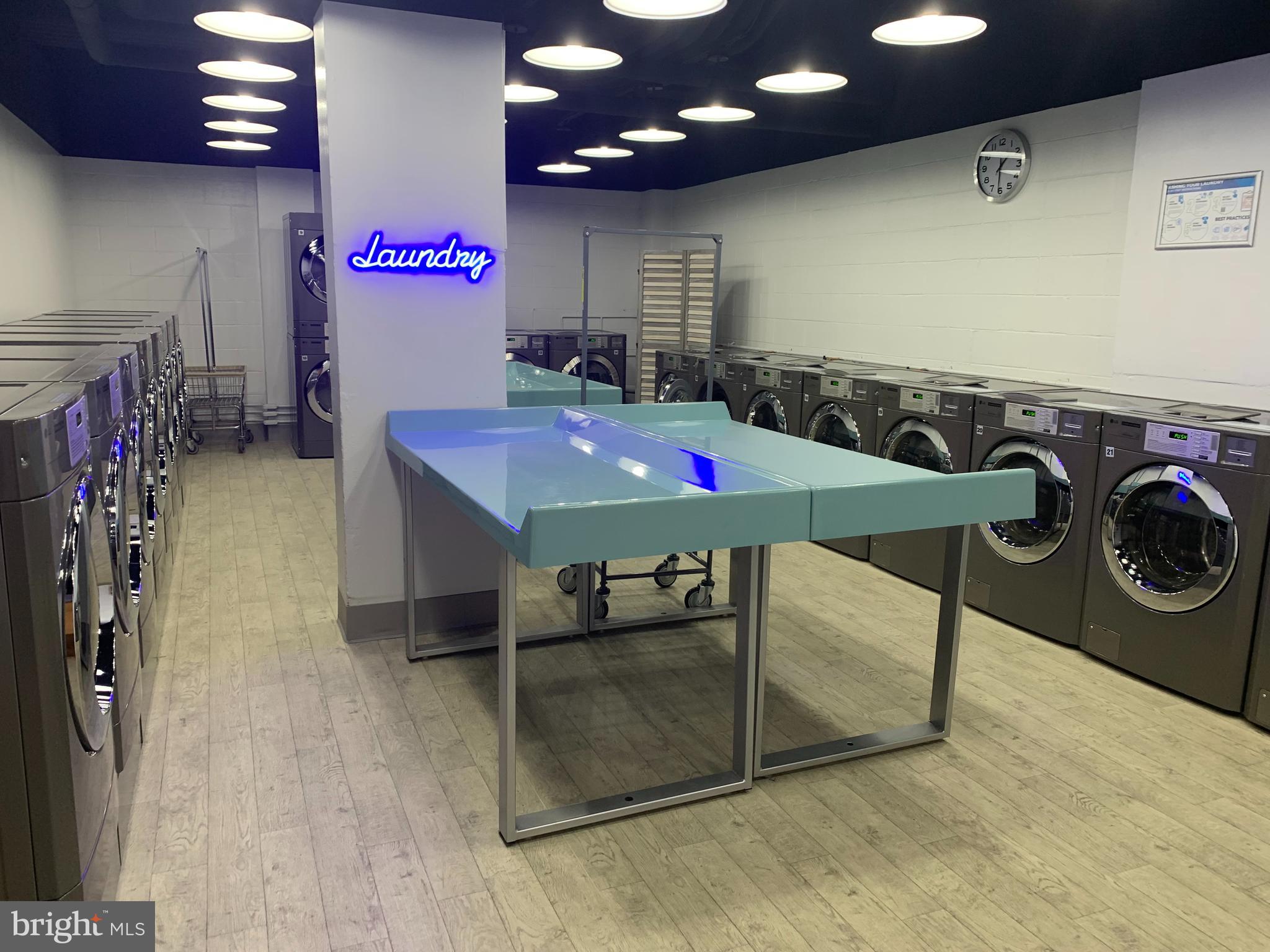 LOGAN SQUARE - Residential