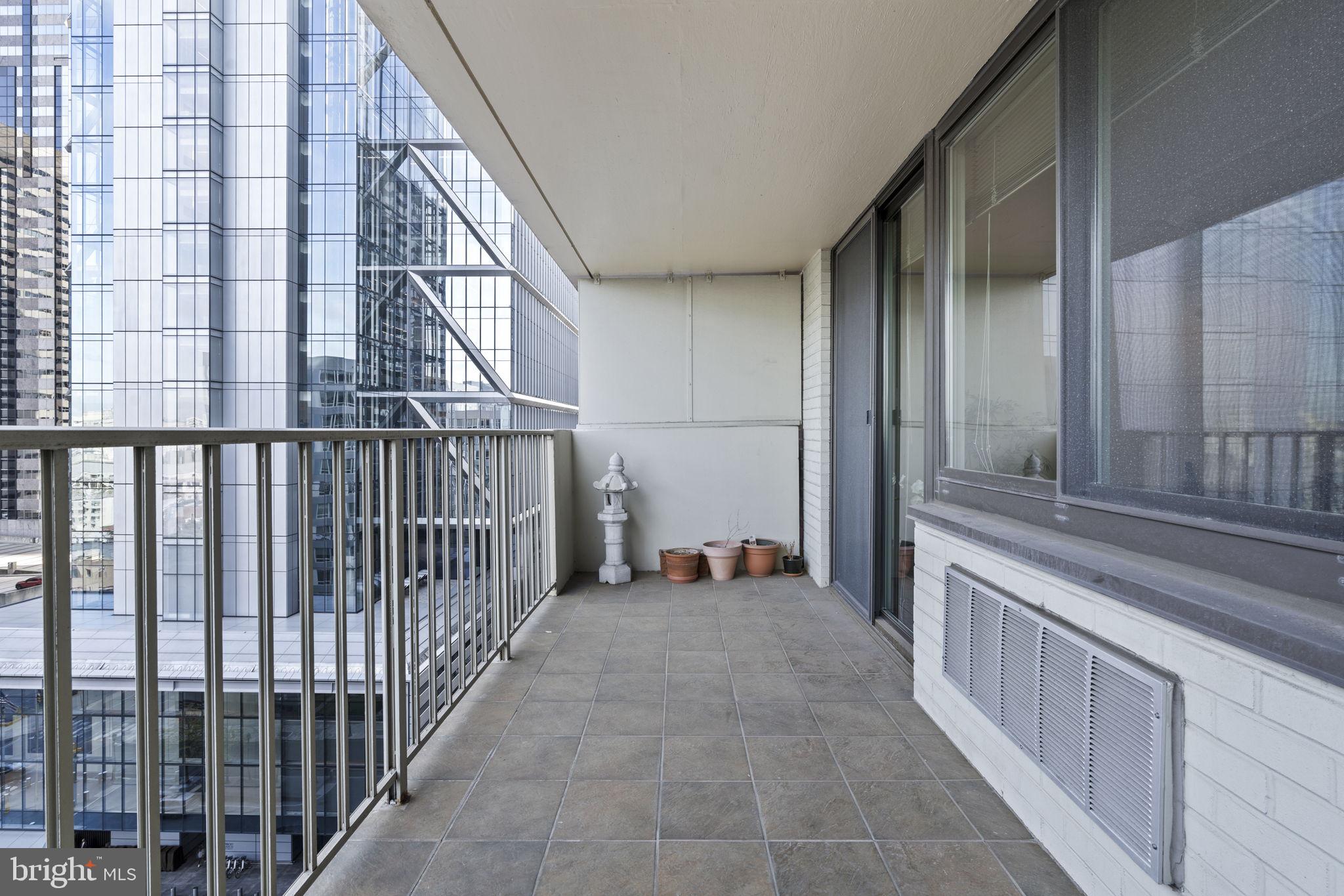 LOGAN SQUARE - Residential