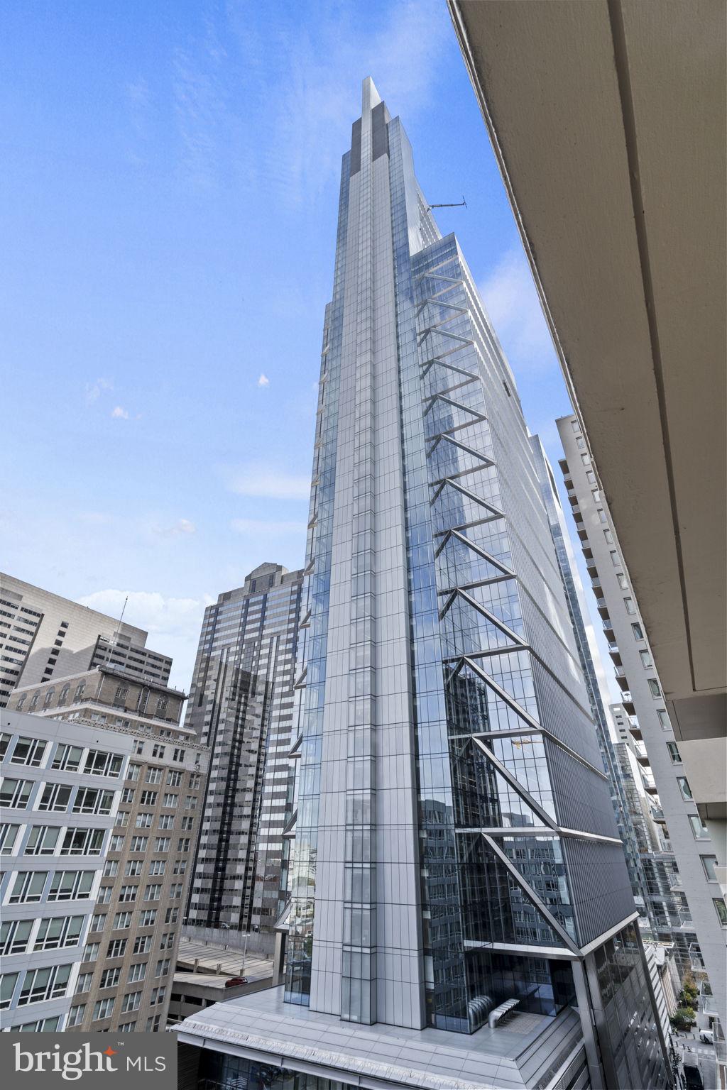 LOGAN SQUARE - Residential