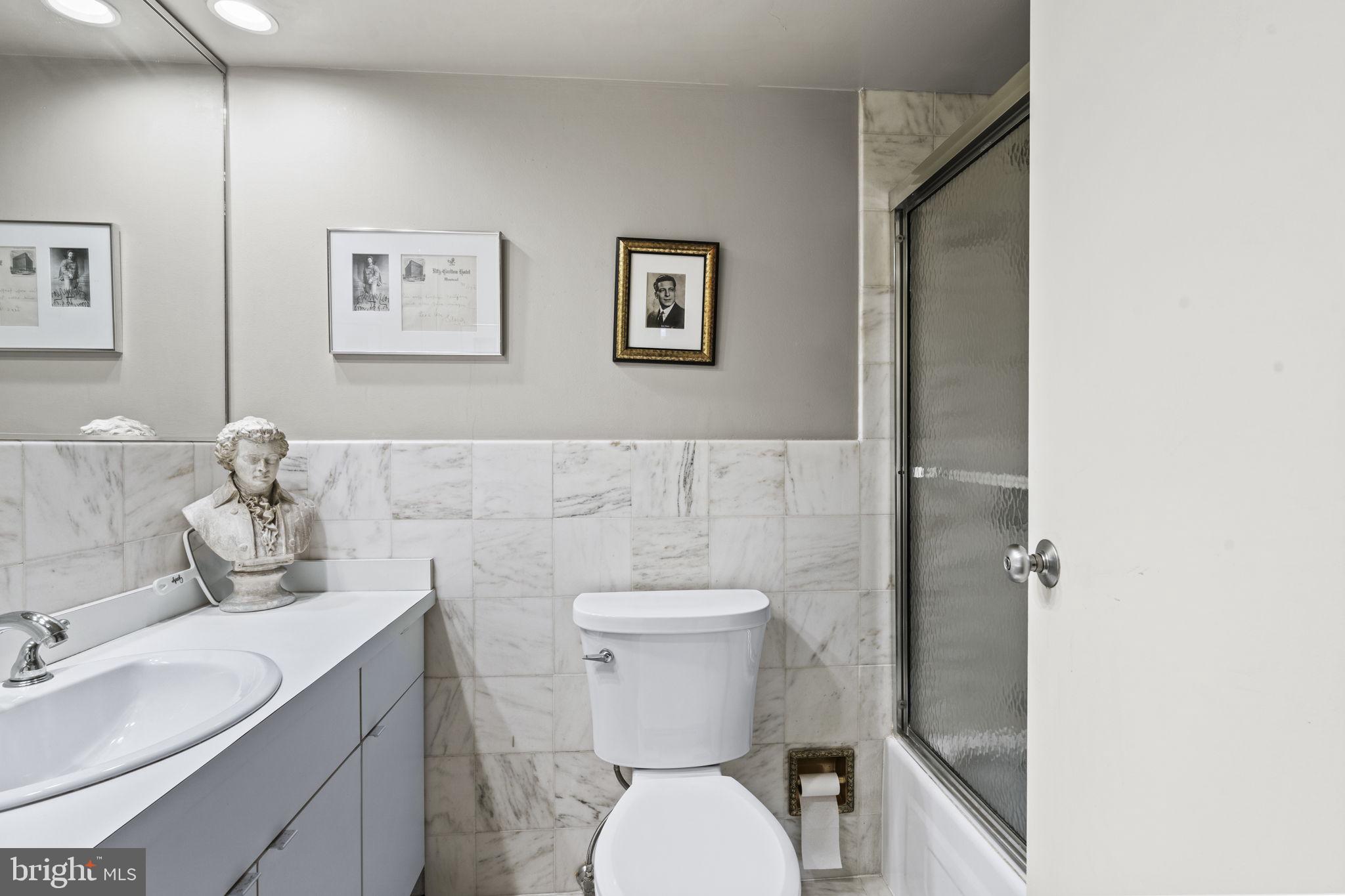 LOGAN SQUARE - Residential