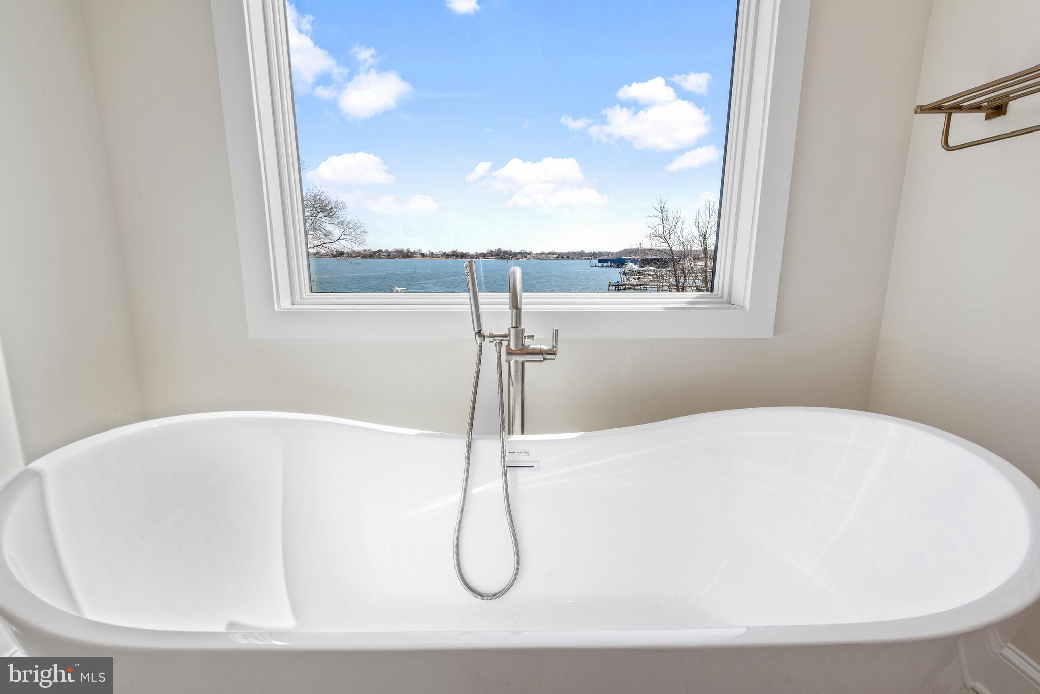 SELBY ON THE BAY - Residential