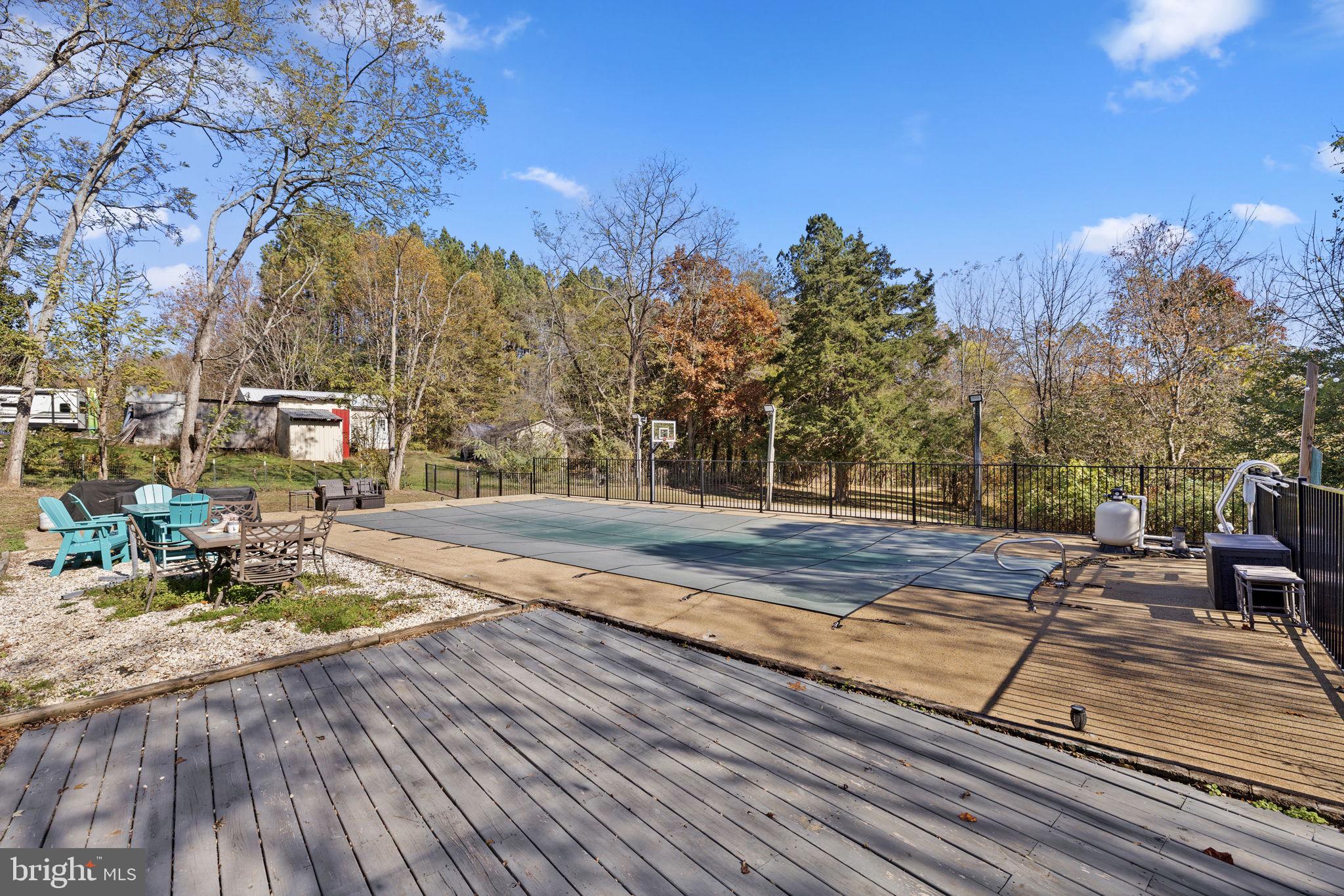 TOWN OF LOUISA - Residential