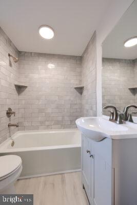 STADIUM DISTRICT - Residential Lease