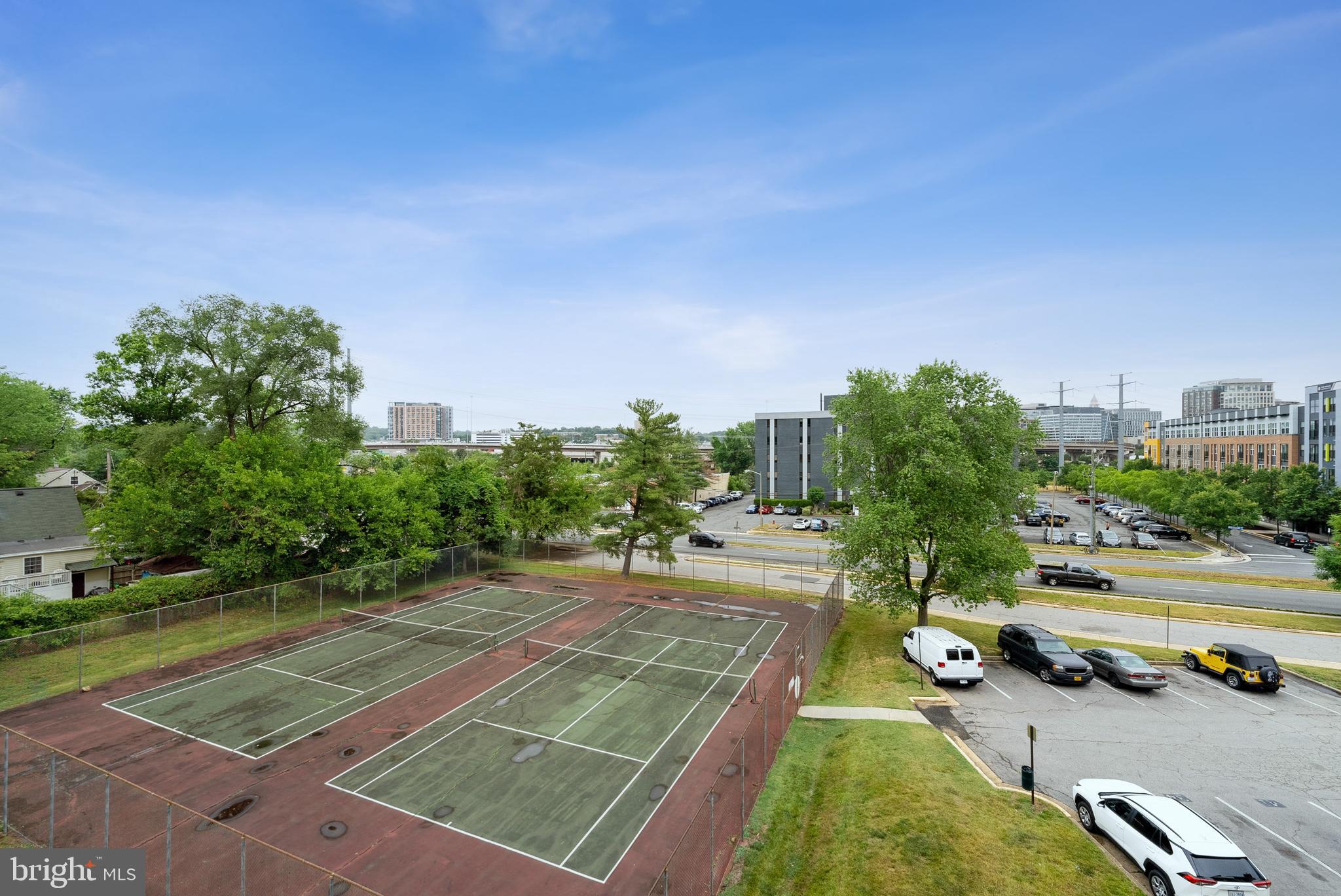 HUNTINGTON CLUB - Residential