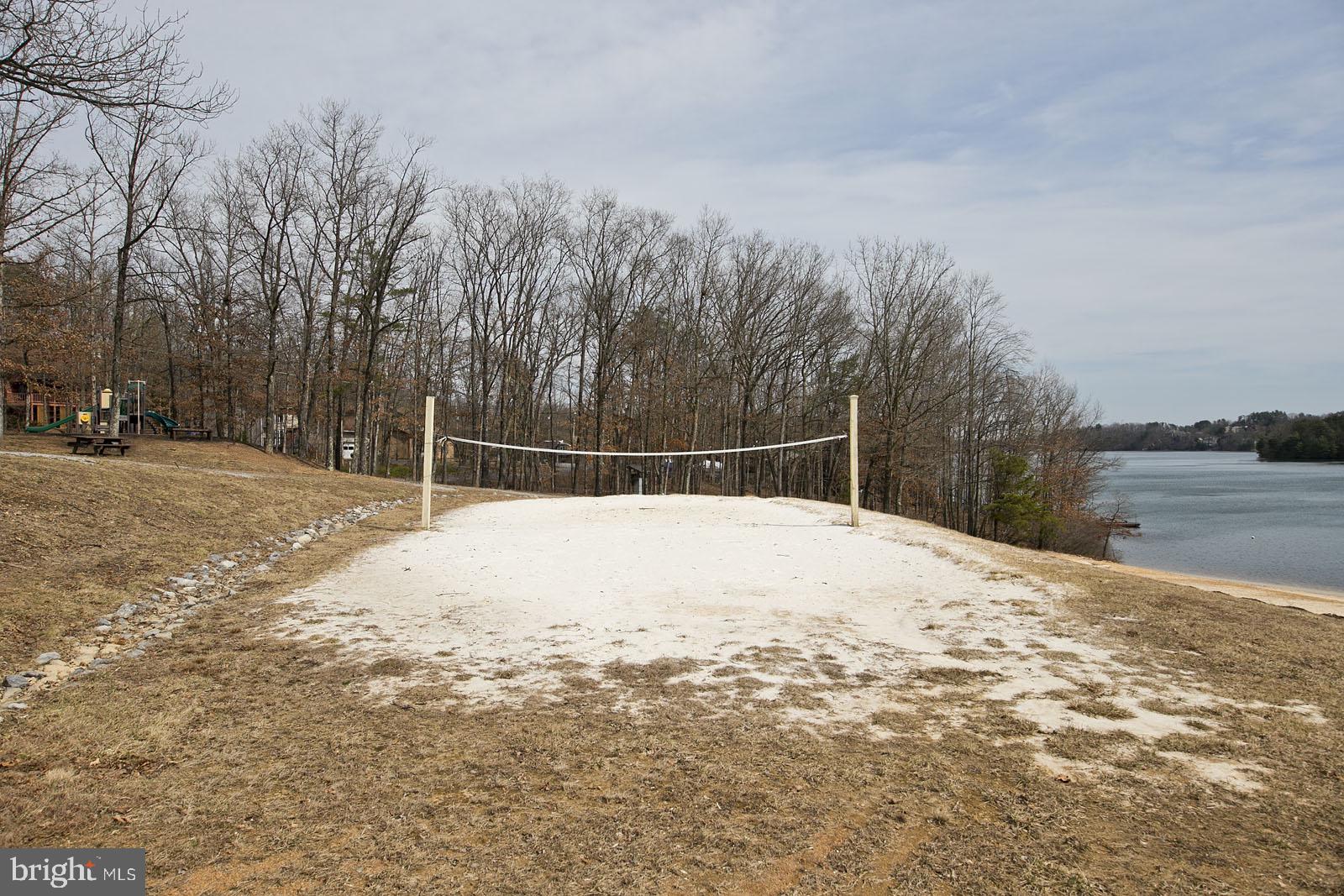 LAKE HOLIDAY ESTATES - Residential