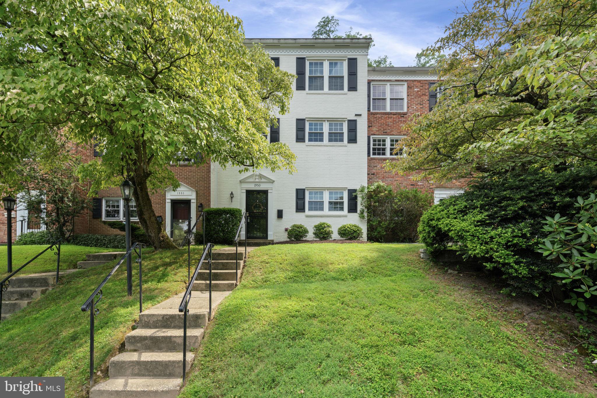 WESTMORELAND PLACE - Residential Lease