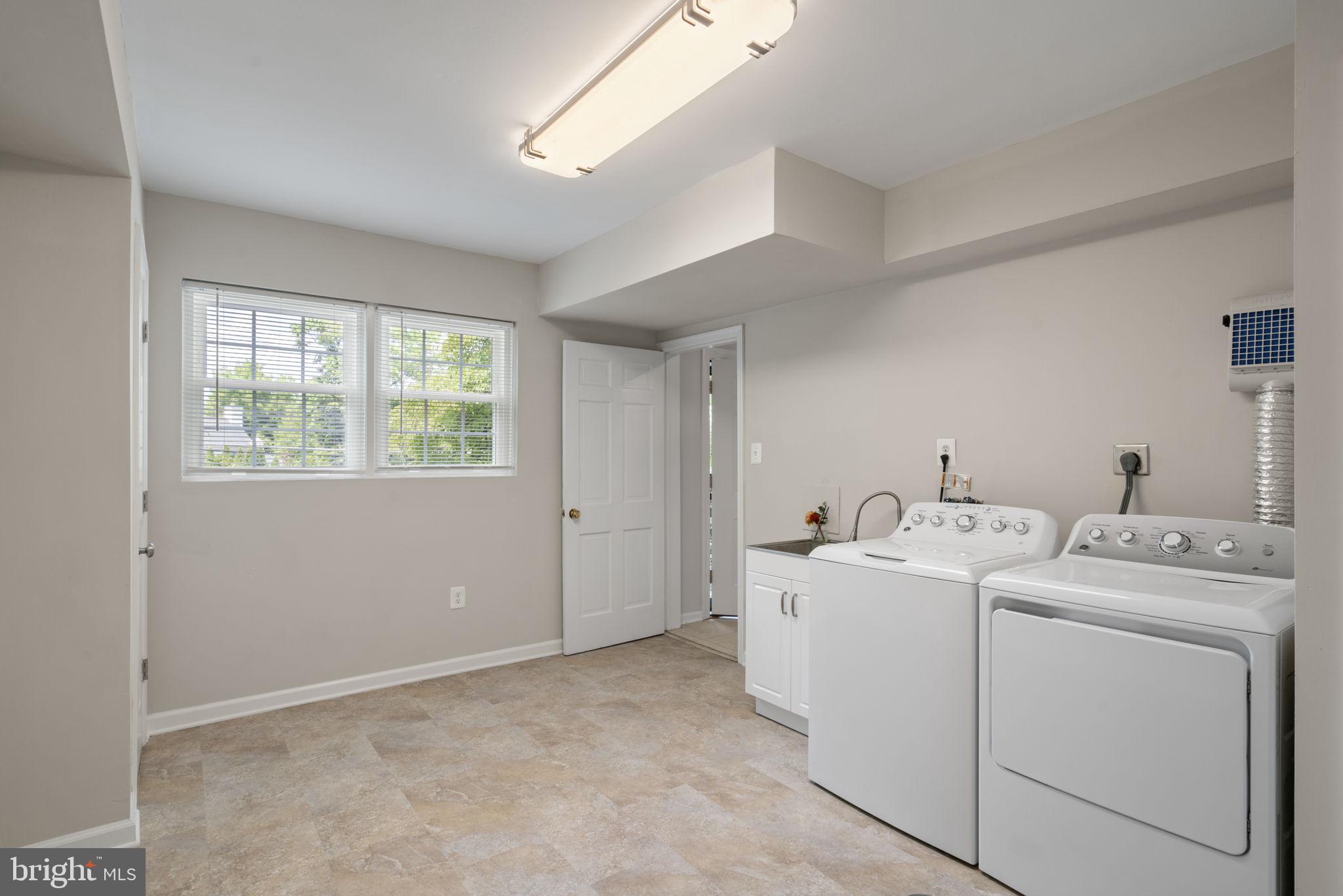 WESTMORELAND PLACE - Residential Lease