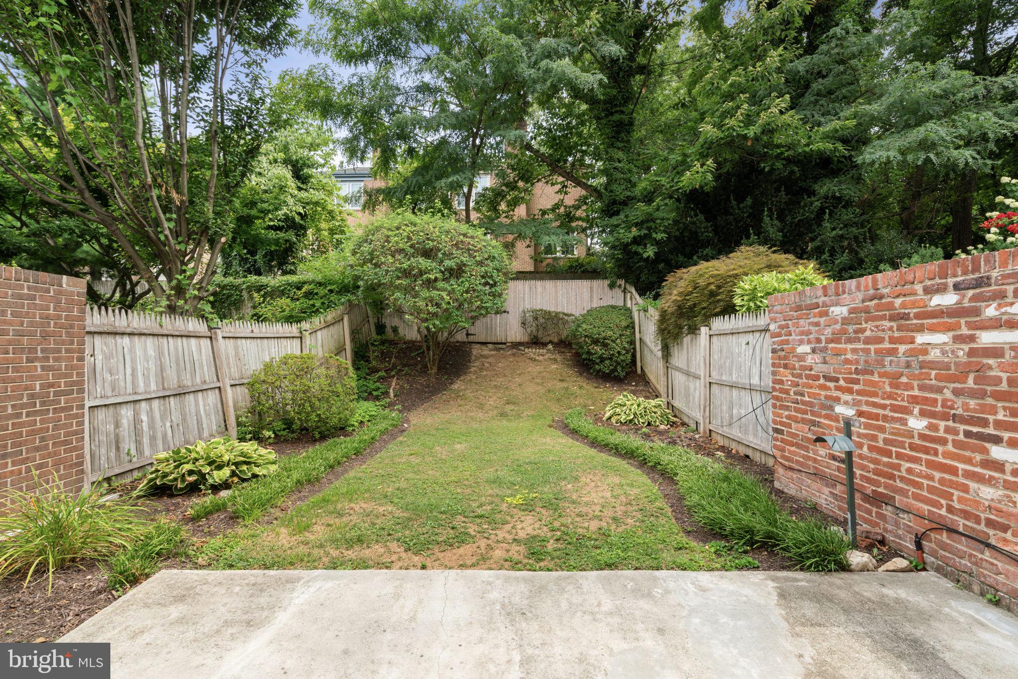 WESTMORELAND PLACE - Residential Lease