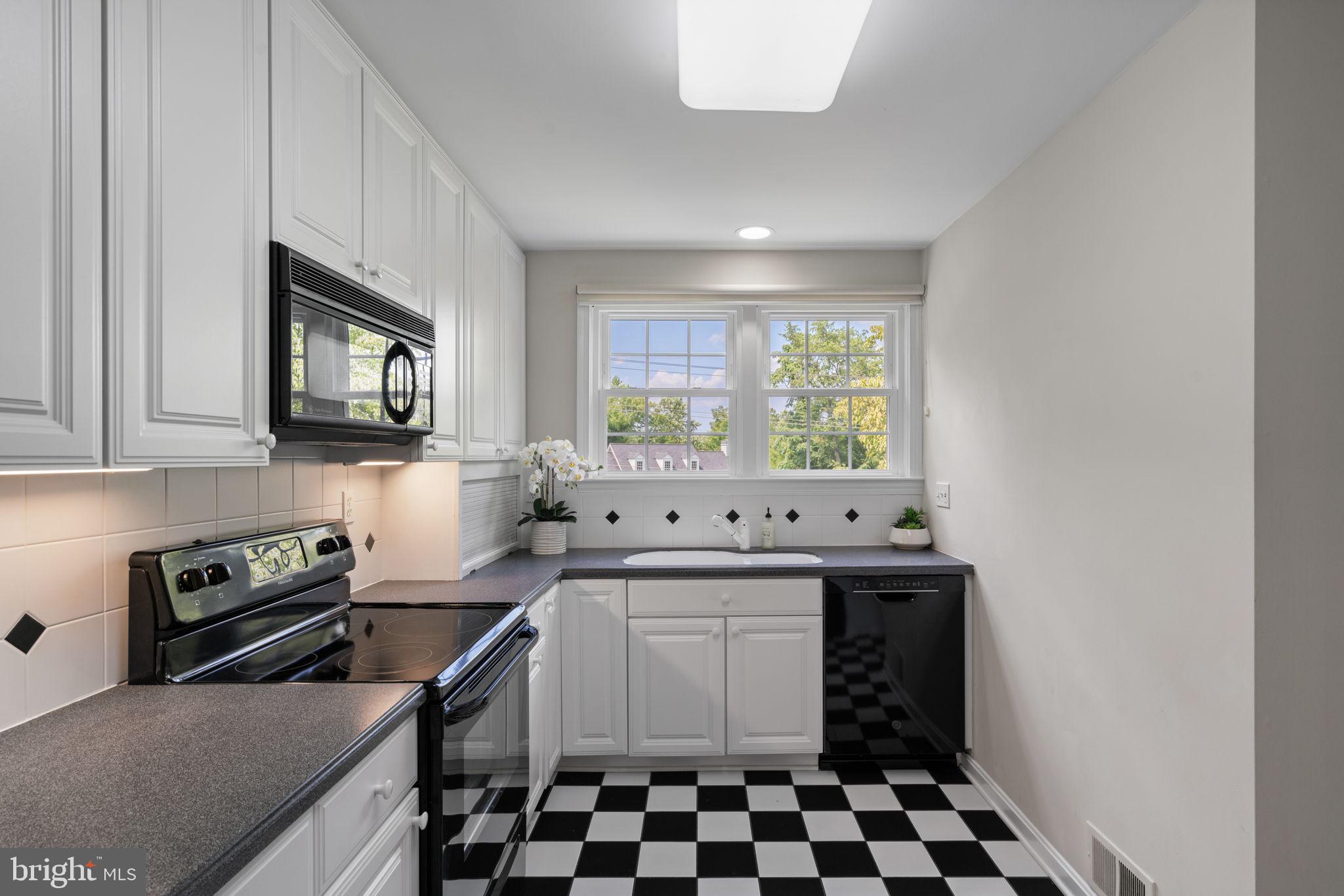 WESTMORELAND PLACE - Residential Lease