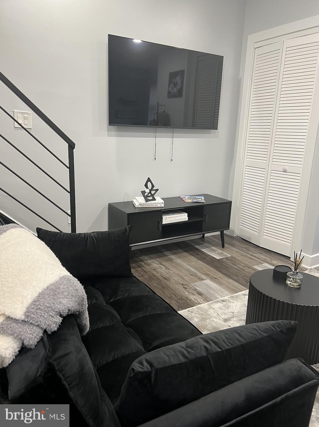 DICKINSON NARROWS - Residential Lease