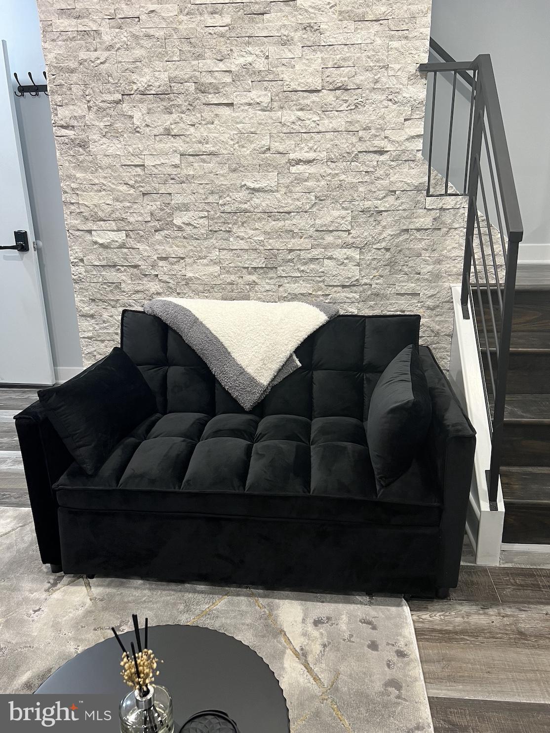 DICKINSON NARROWS - Residential Lease