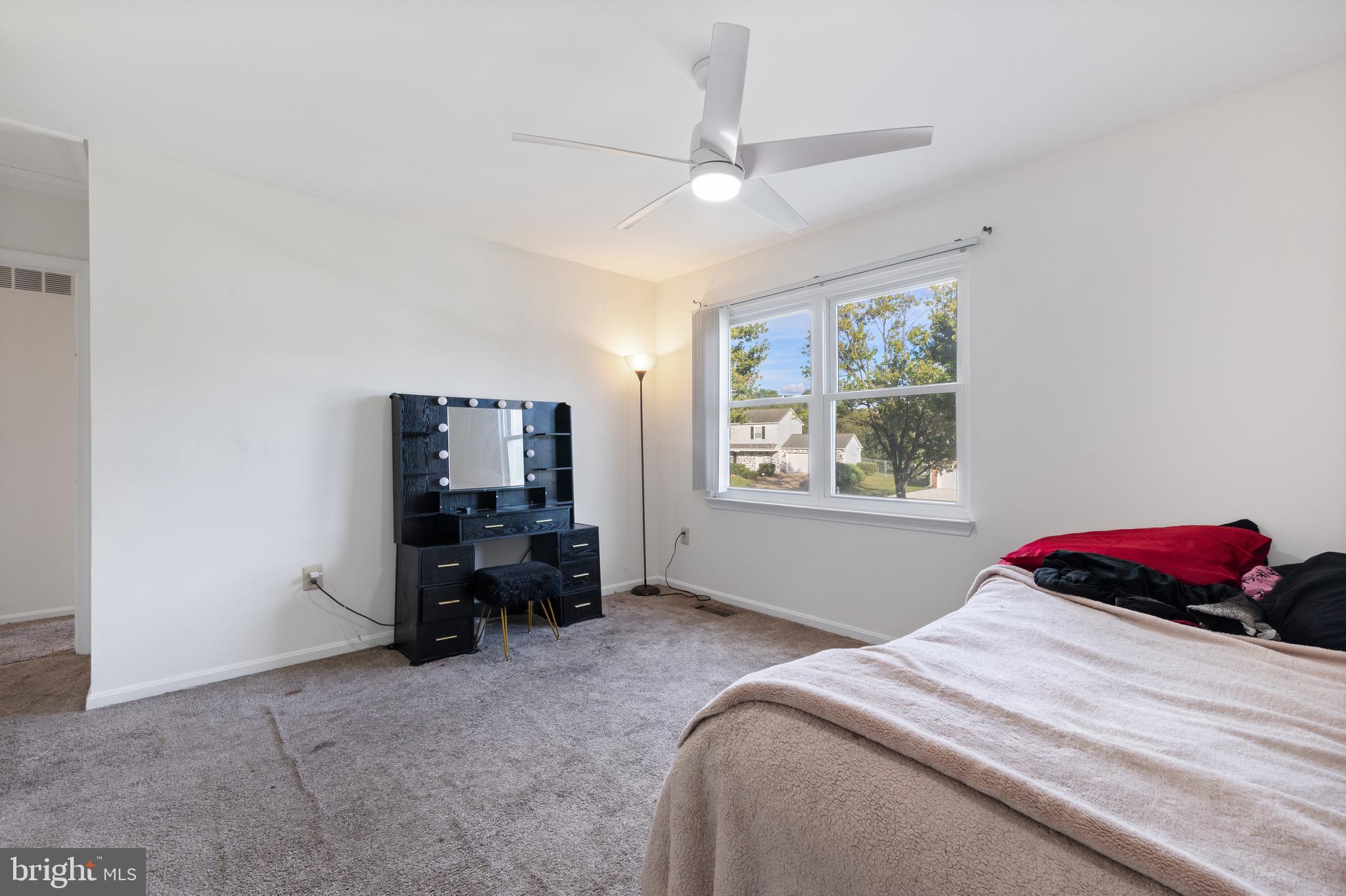 LARGO KNOLLS - Residential