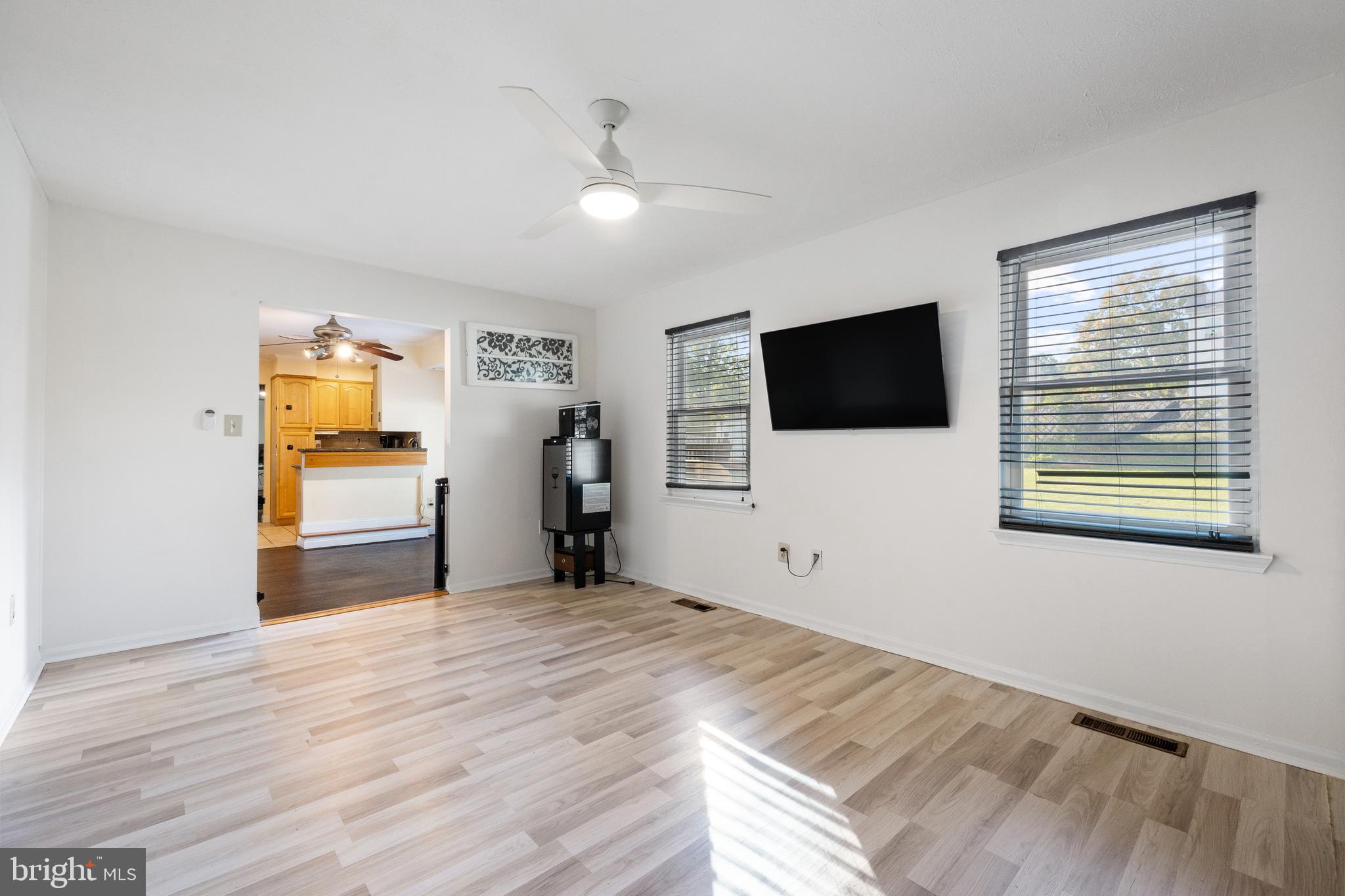 LARGO KNOLLS - Residential