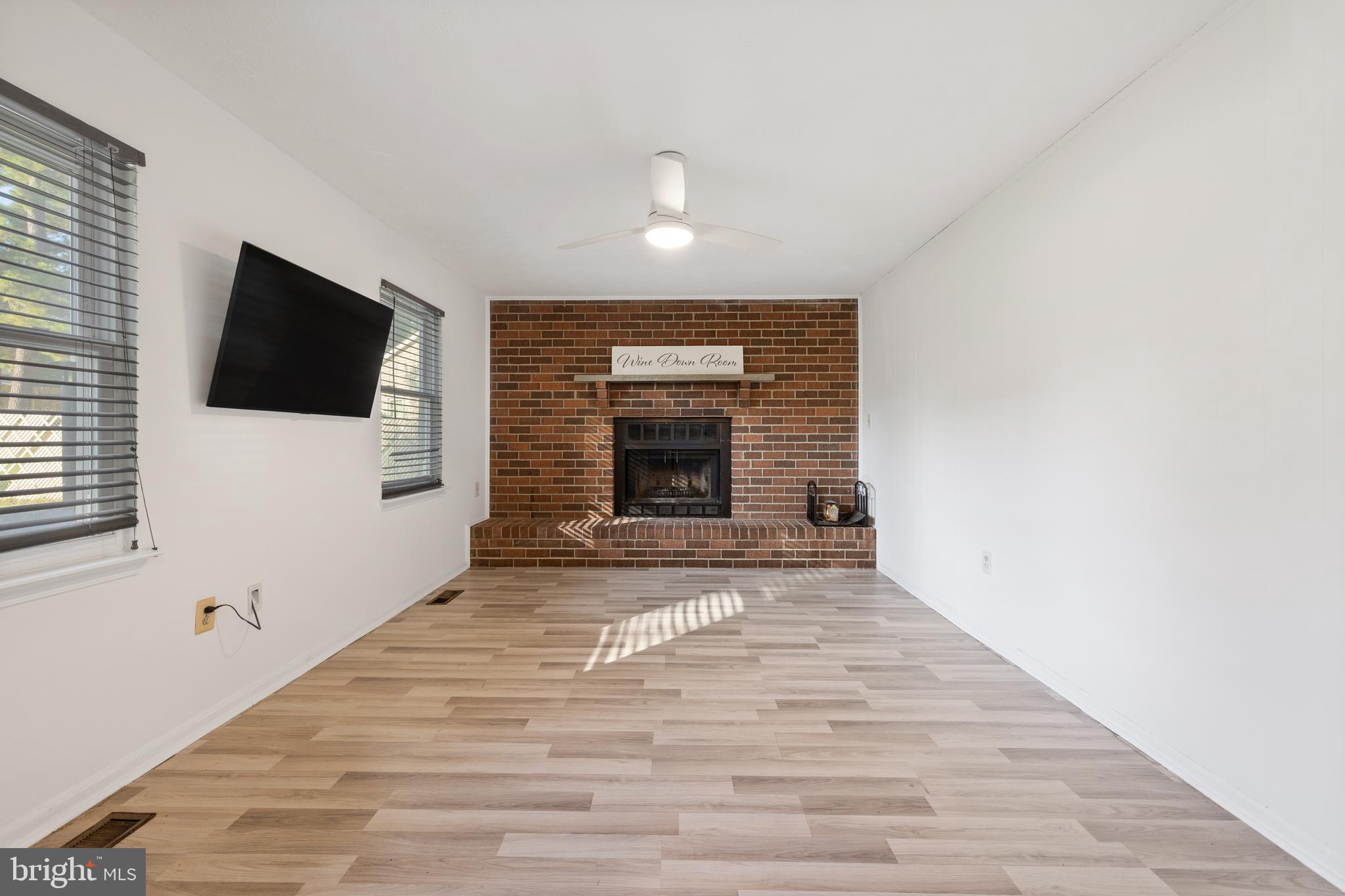 LARGO KNOLLS - Residential