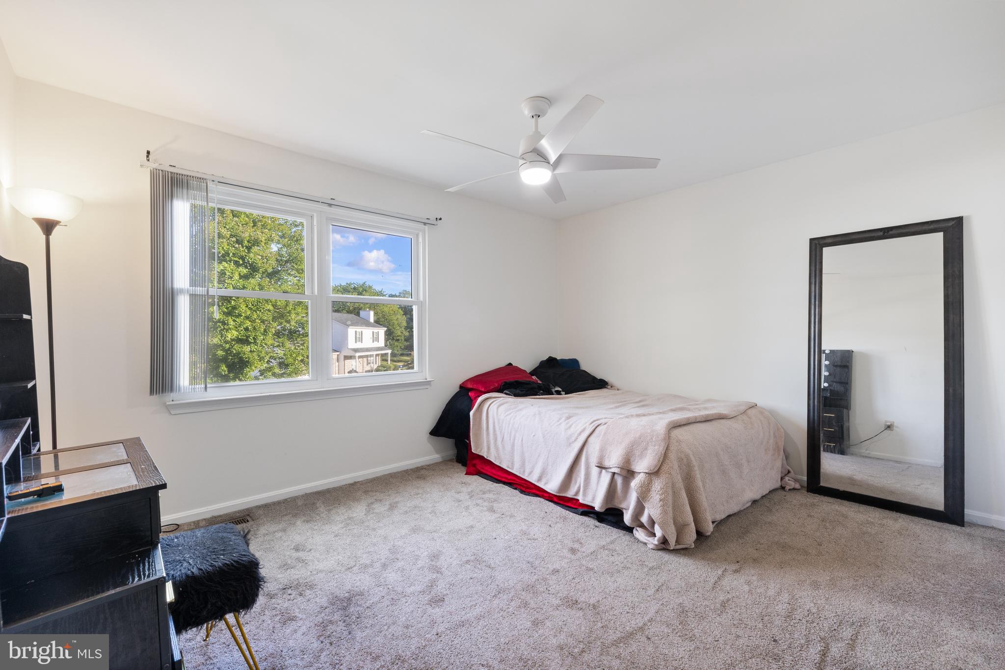 LARGO KNOLLS - Residential