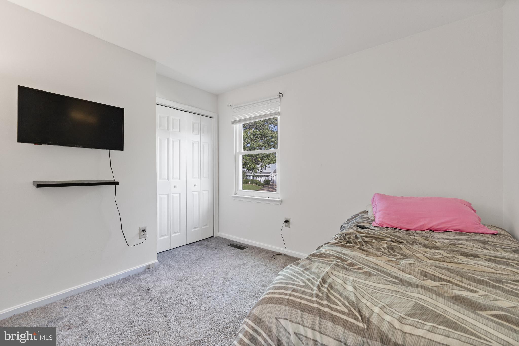 LARGO KNOLLS - Residential