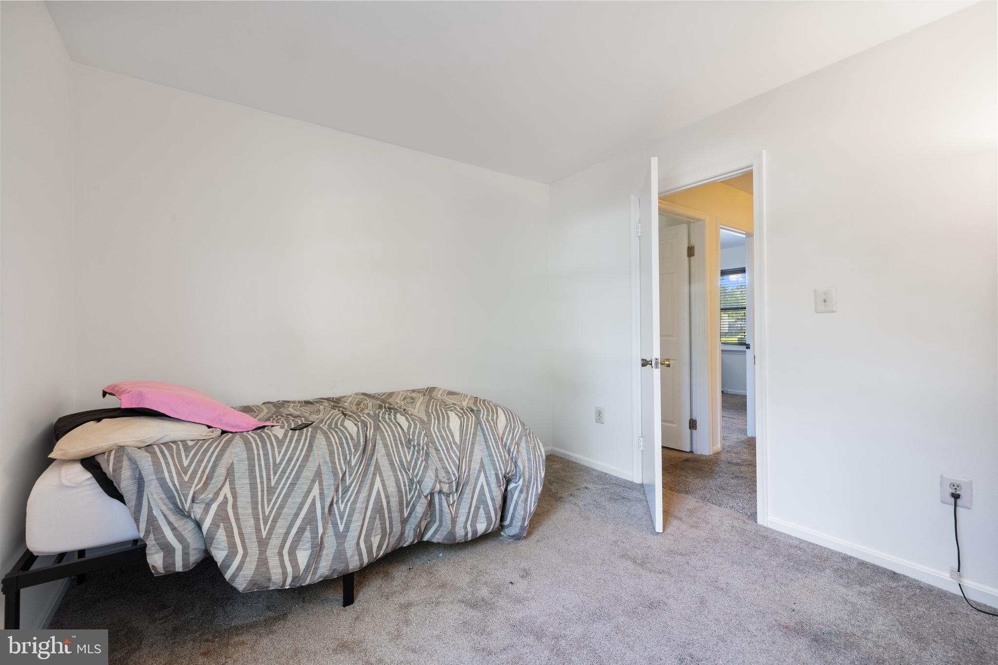 LARGO KNOLLS - Residential