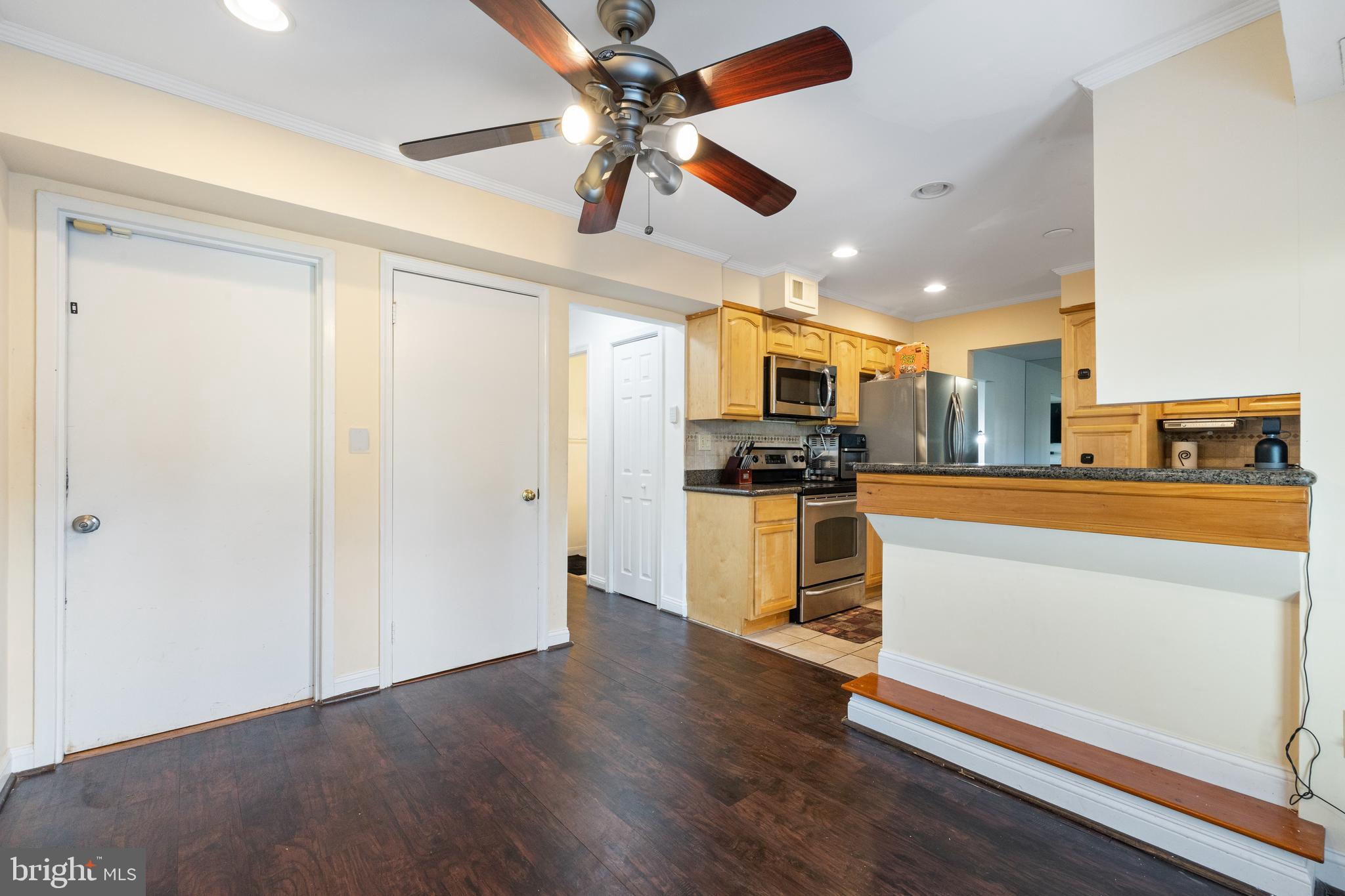 LARGO KNOLLS - Residential