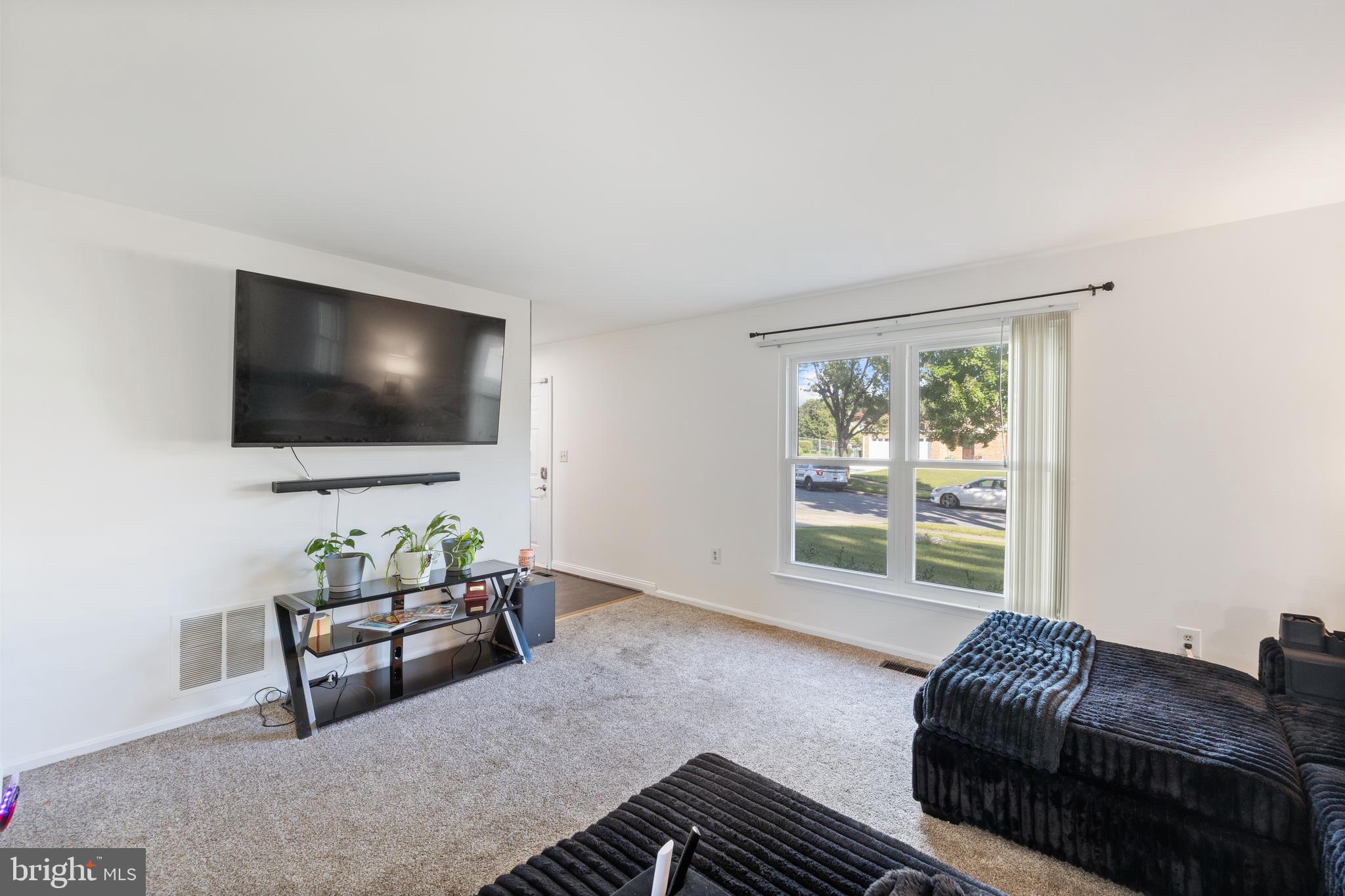 LARGO KNOLLS - Residential