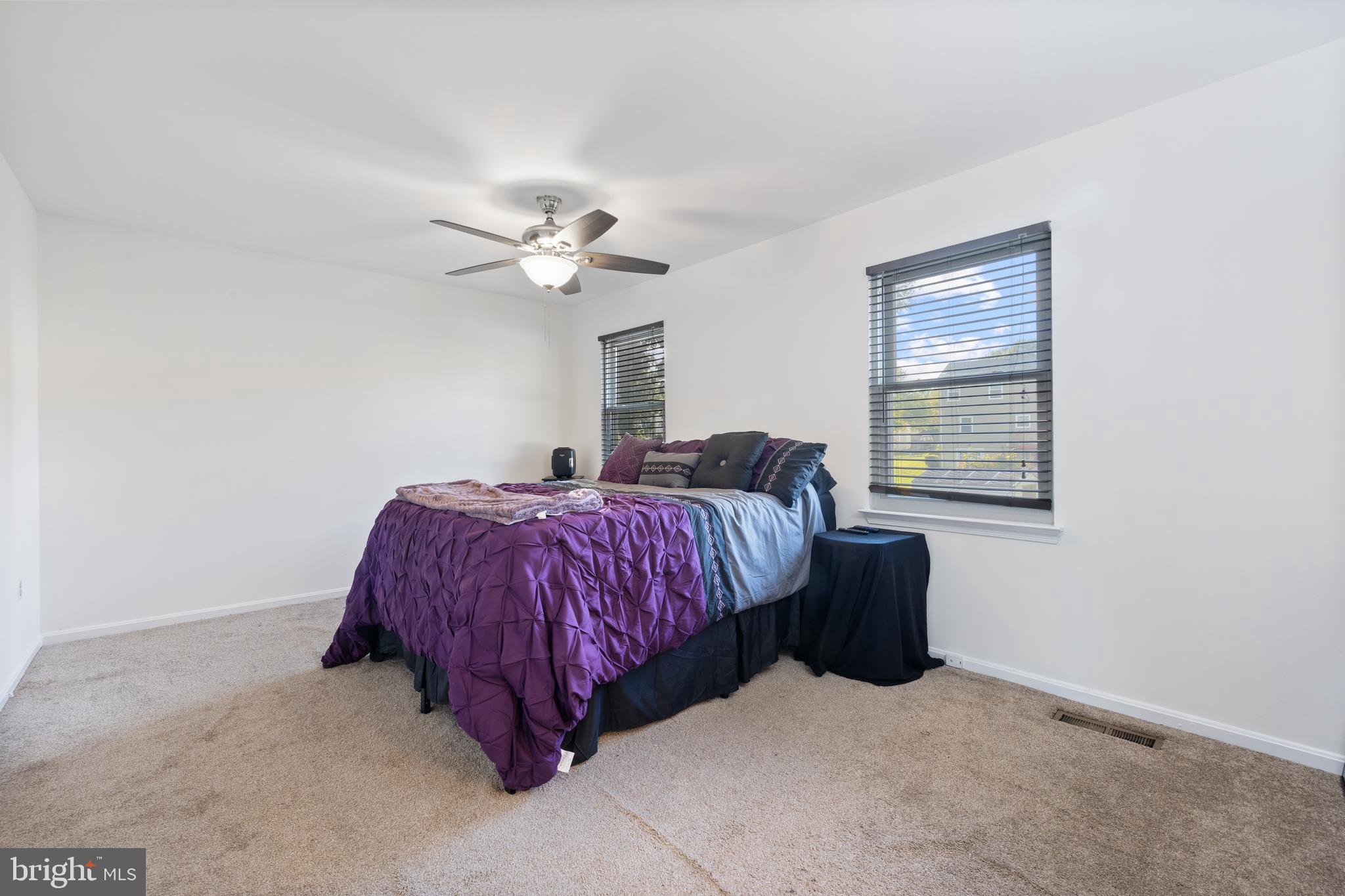 LARGO KNOLLS - Residential