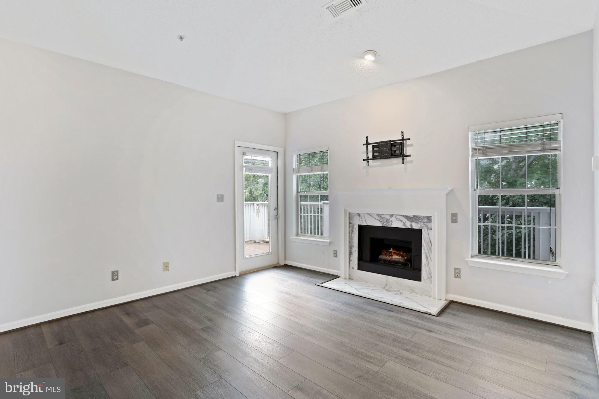 EDGEWATER AT TOWN CENTER - Residential