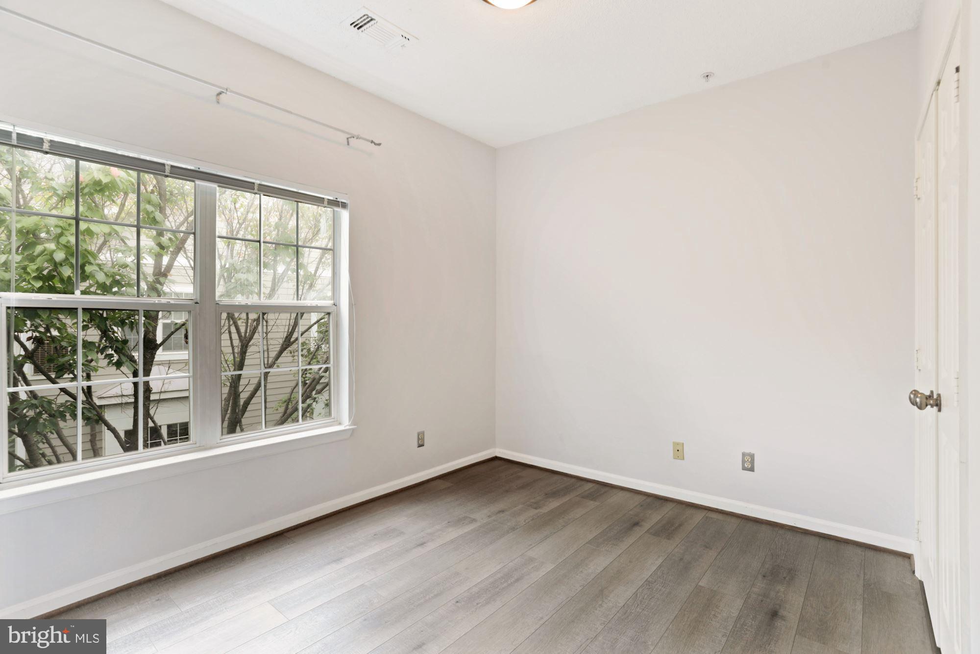 EDGEWATER AT TOWN CENTER - Residential