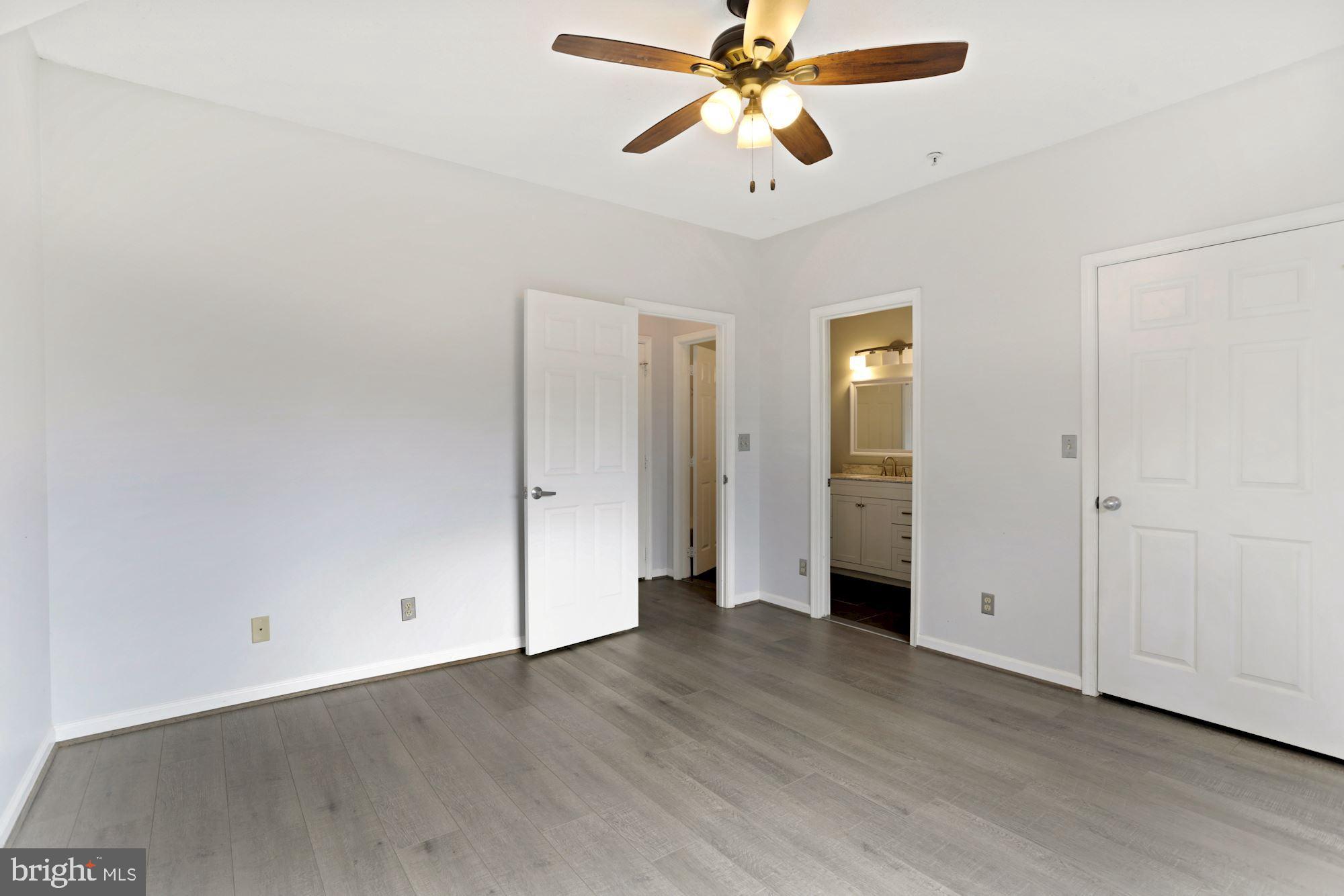 EDGEWATER AT TOWN CENTER - Residential