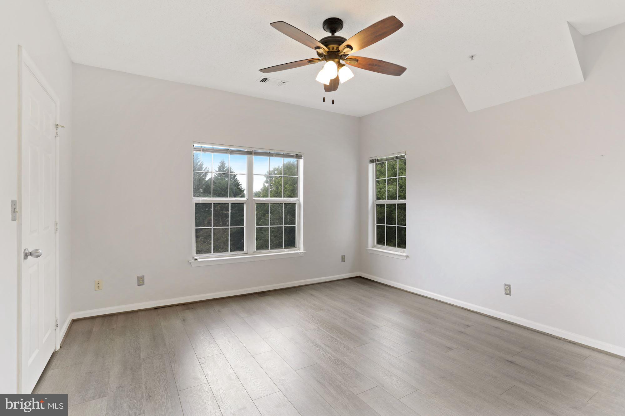 EDGEWATER AT TOWN CENTER - Residential