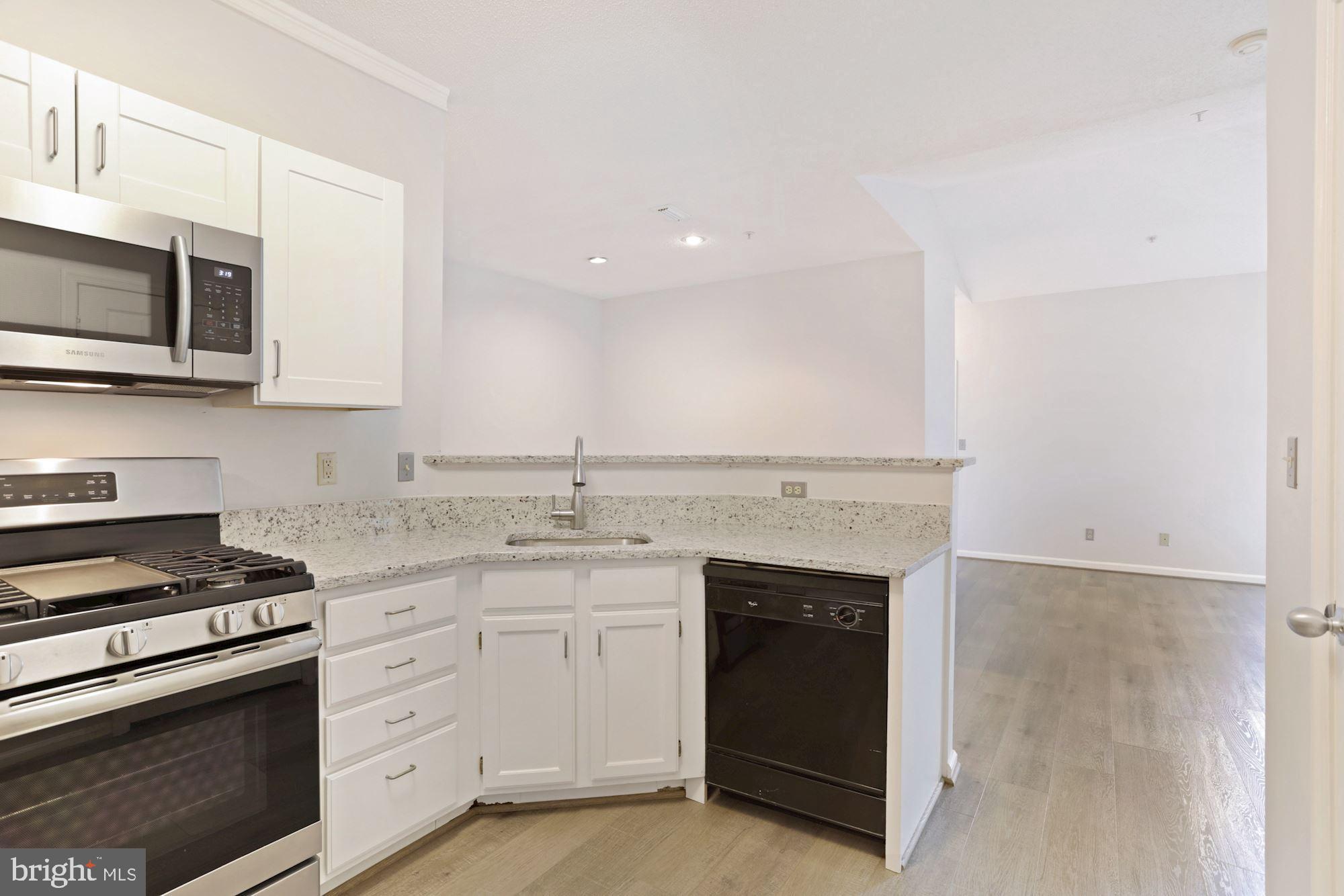 EDGEWATER AT TOWN CENTER - Residential