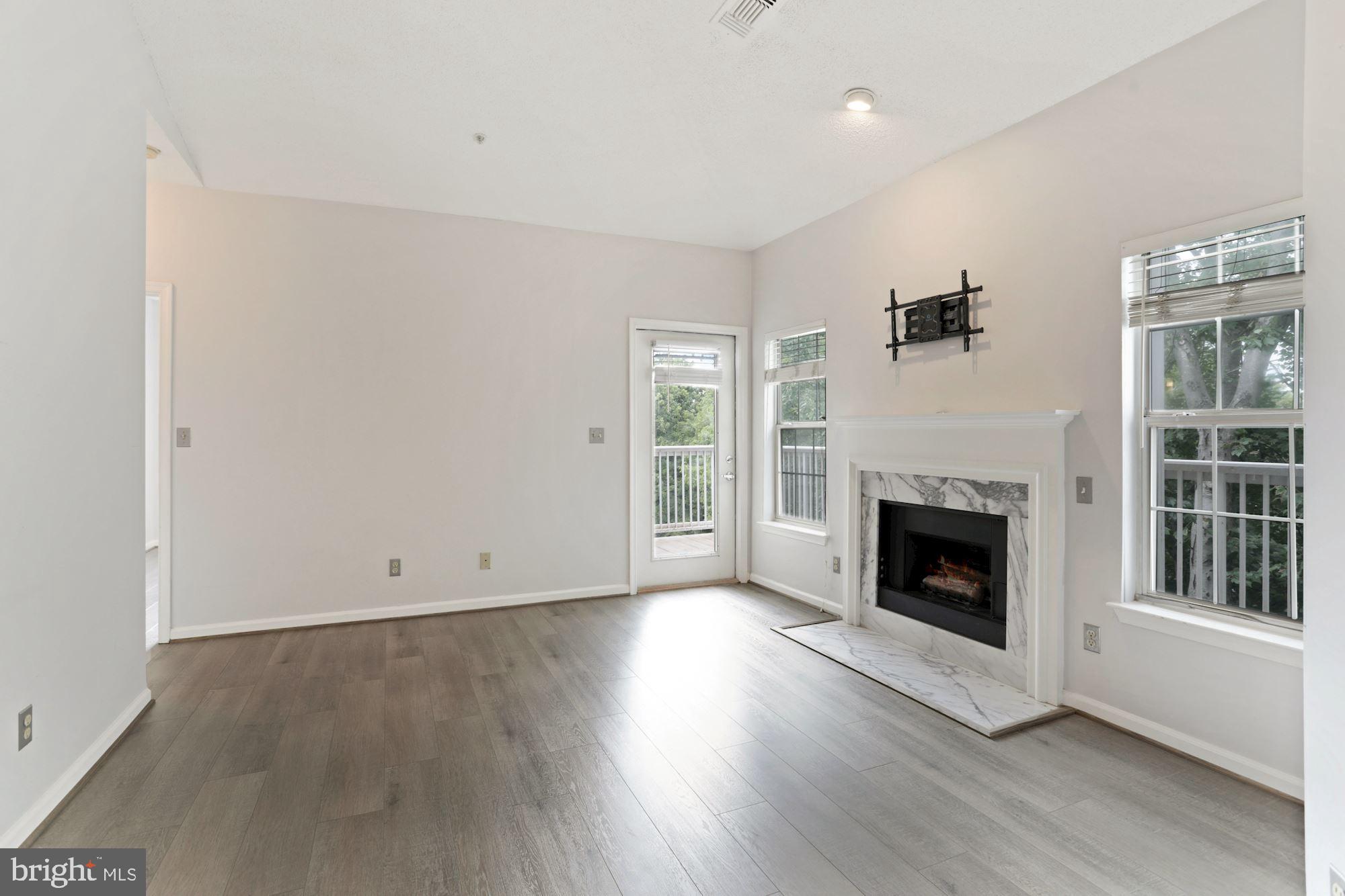 EDGEWATER AT TOWN CENTER - Residential