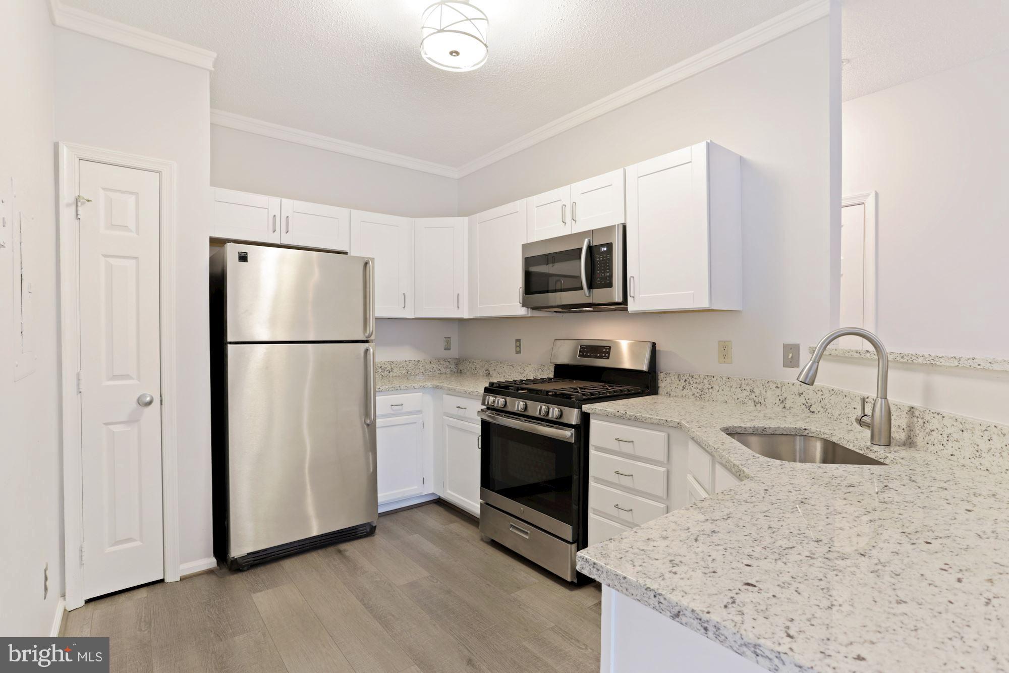 EDGEWATER AT TOWN CENTER - Residential