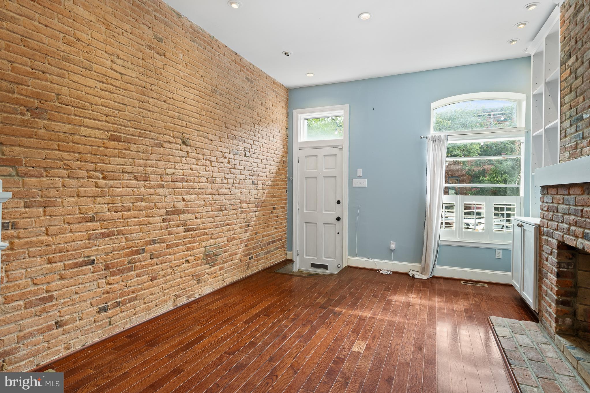 18 COLLINGTON AVENUE N
