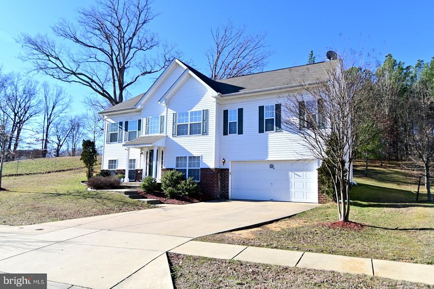 VERY SPACIOUS SPLIT FOYER WITH 5 BED ROOMS, 3 FULL BATHS, GALLEY KITCHEN WITH STAINLESS APPLIANCES , GRANITE COUNTERS, PANTRY AND HARDWOOD FLOORS.  COZY FIREPLACE IN FAMILY ROOM.  LOWER LEVEL WITH HUGE REC ROOM AND 2 BEDROOMS.  ENJOY THE .46 ACRE YARD AND NEWLY ADDED DECK.  NEWER ROOF AND CARPET.