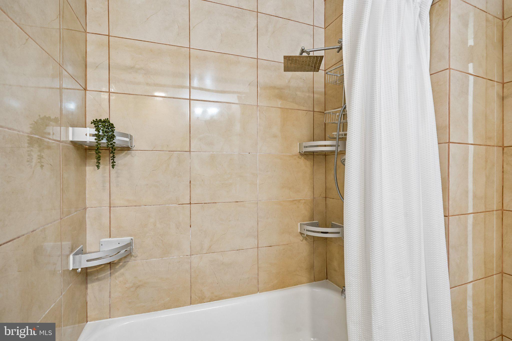 LONDON TOWN WEST - Residential