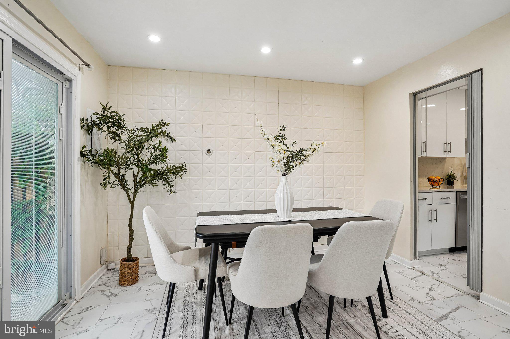 LONDON TOWN WEST - Residential