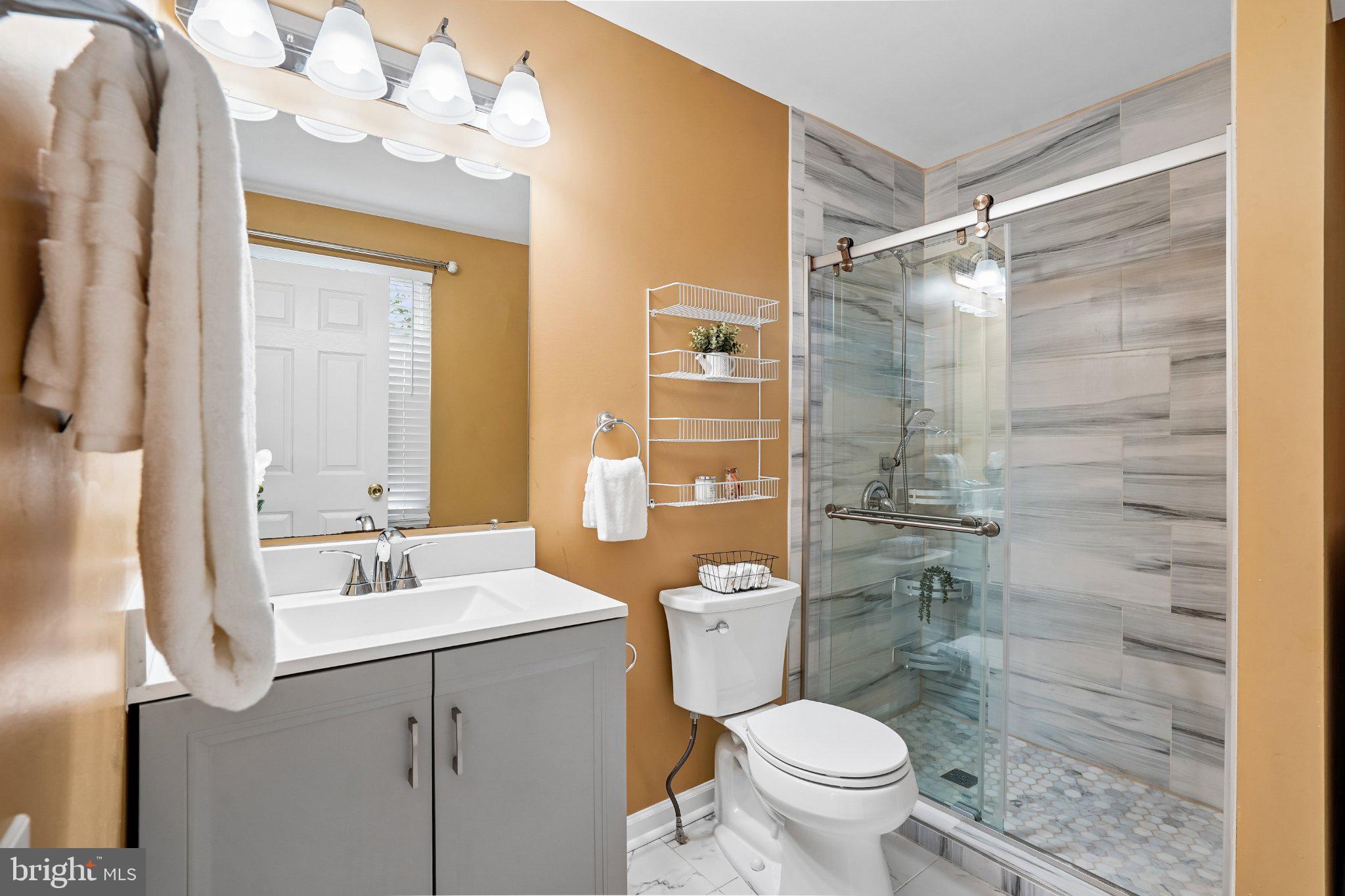 LONDON TOWN WEST - Residential