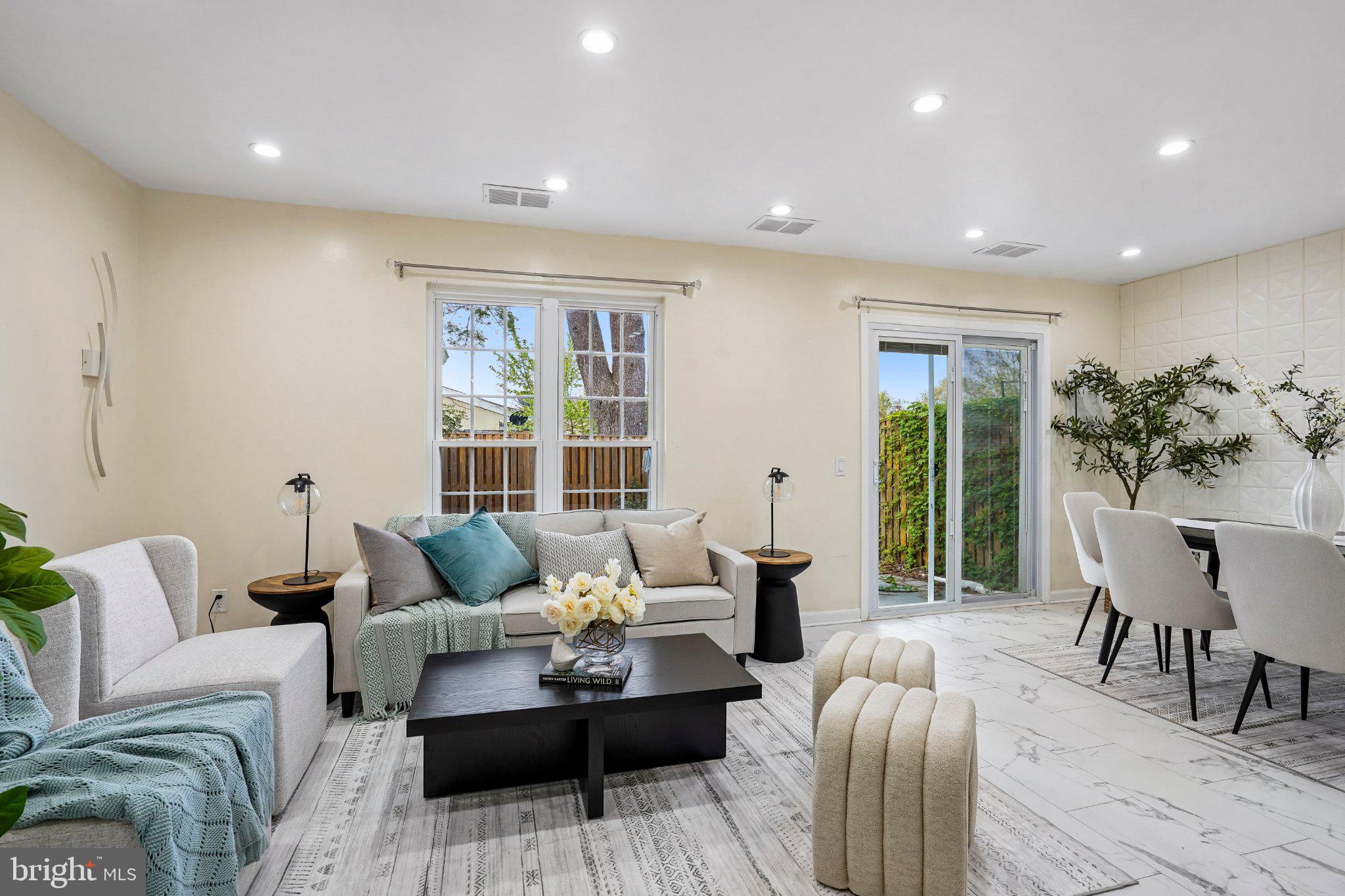 LONDON TOWN WEST - Residential