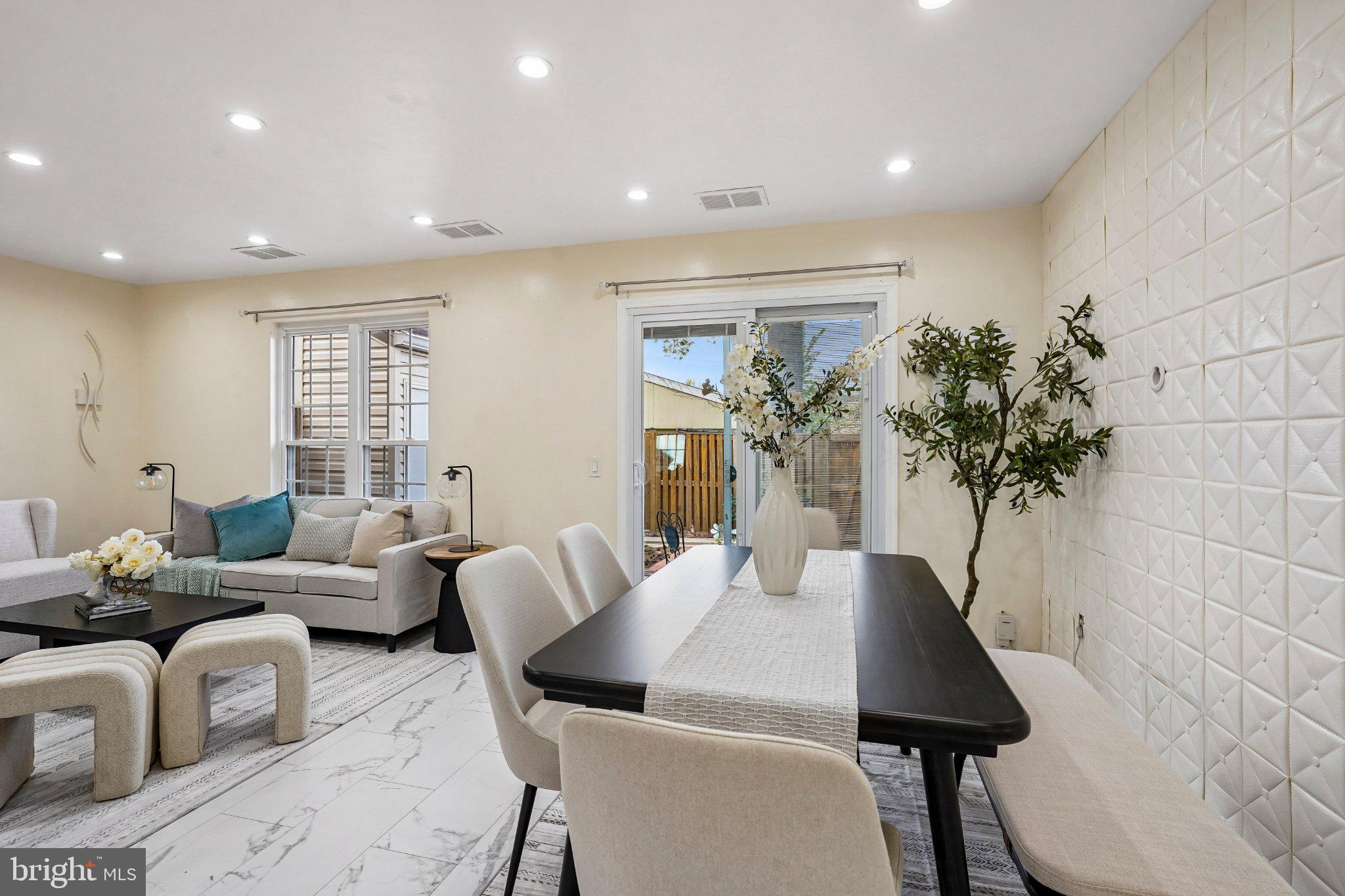 LONDON TOWN WEST - Residential