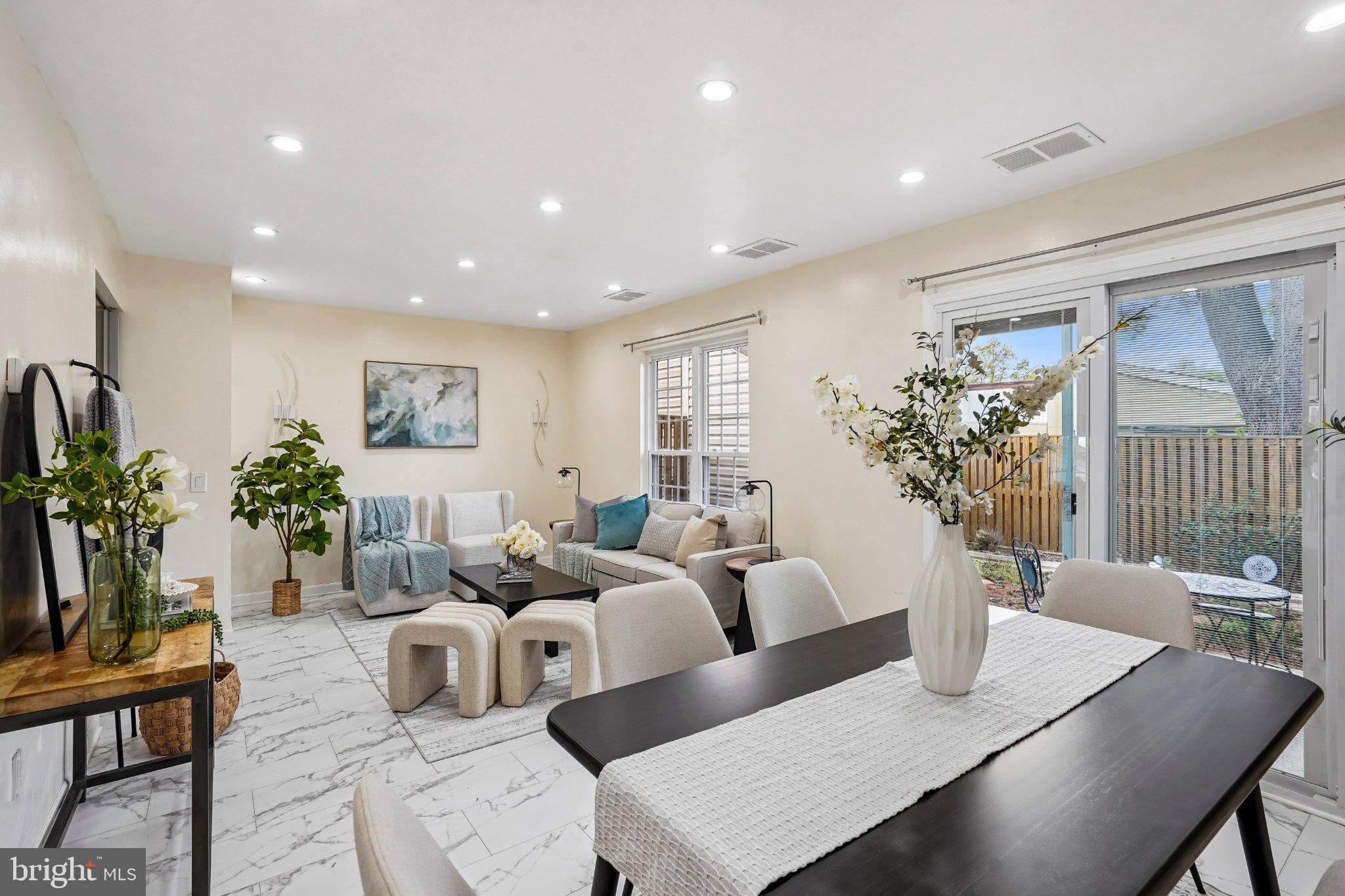 LONDON TOWN WEST - Residential