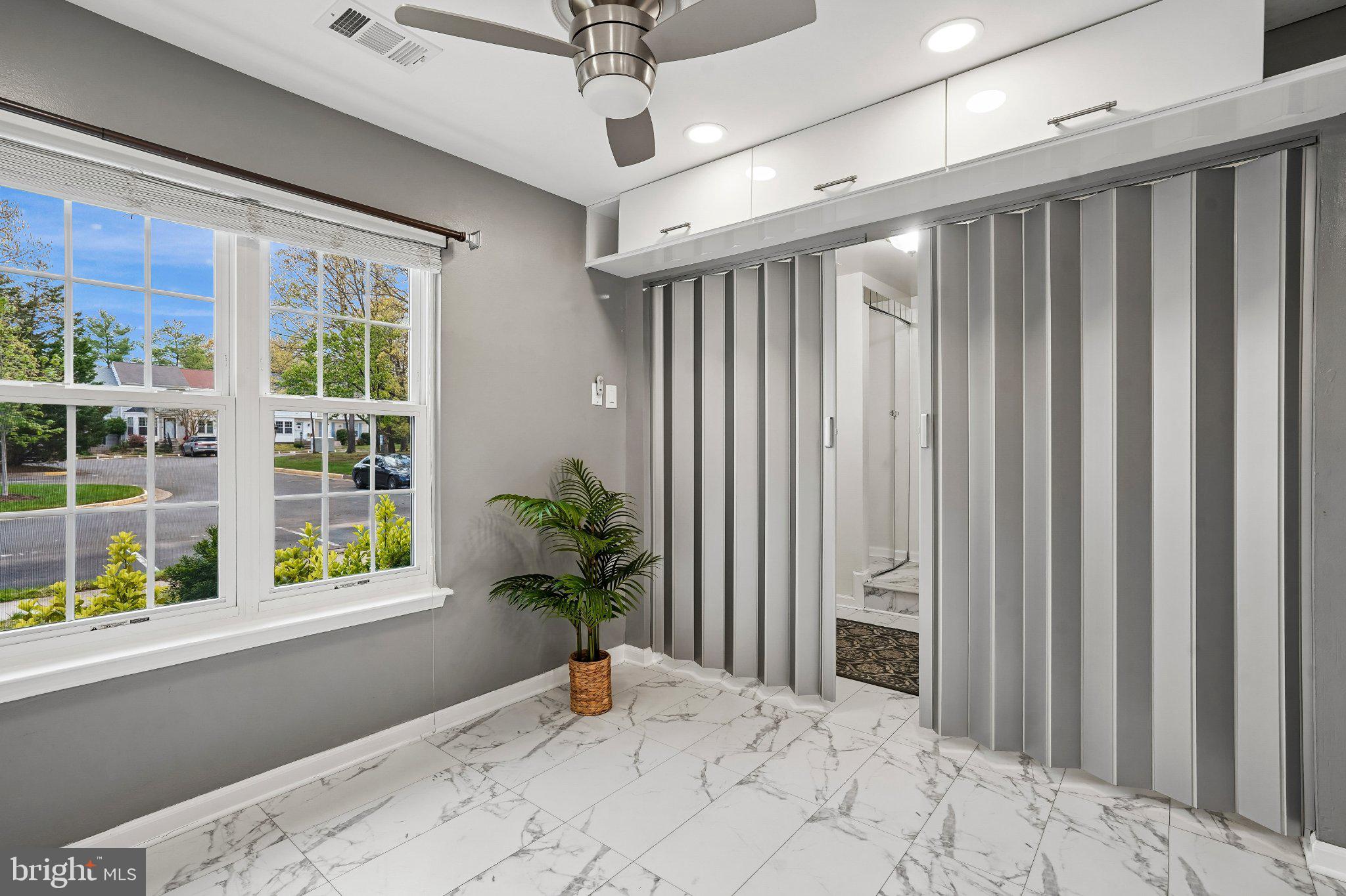 LONDON TOWN WEST - Residential