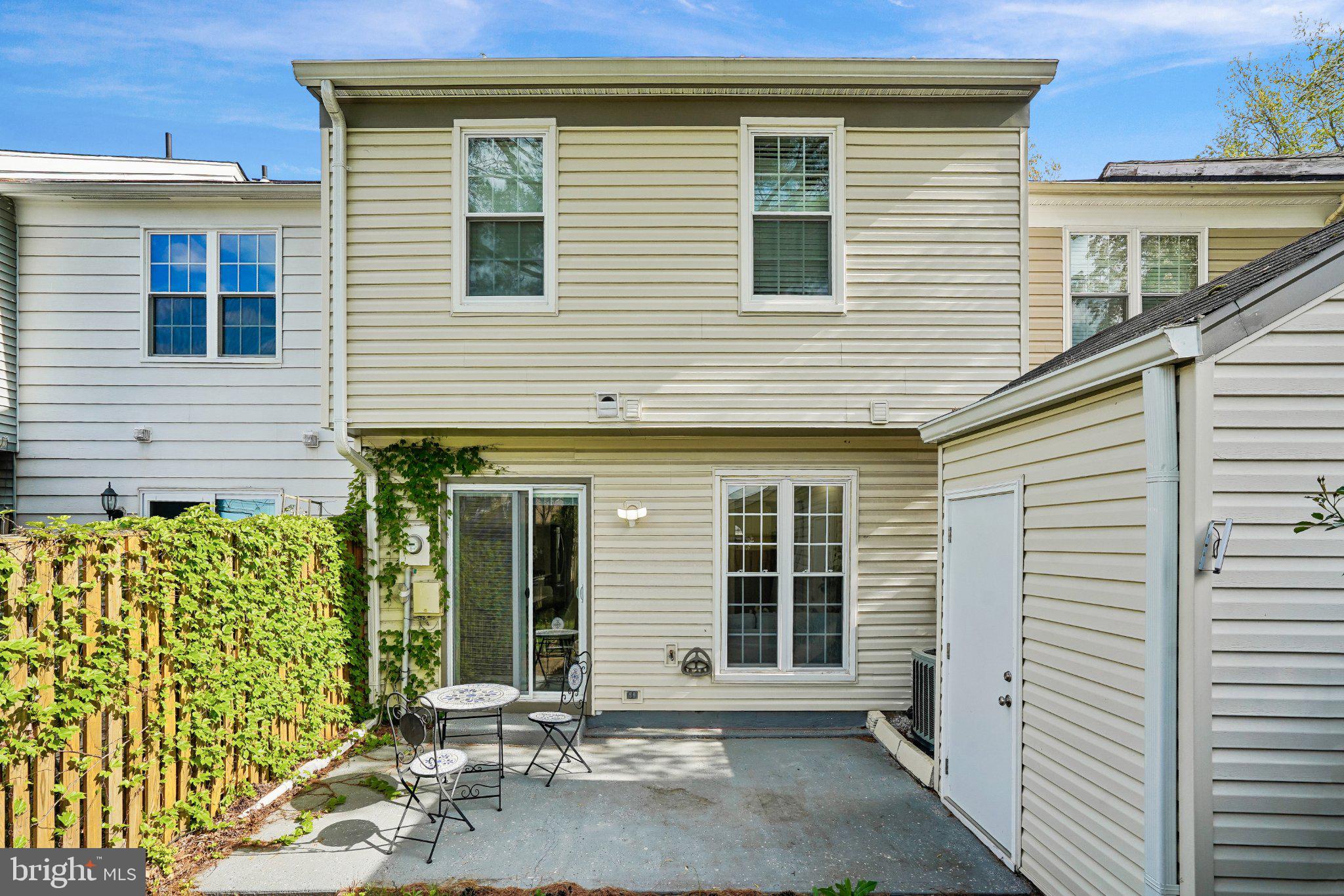 LONDON TOWN WEST - Residential