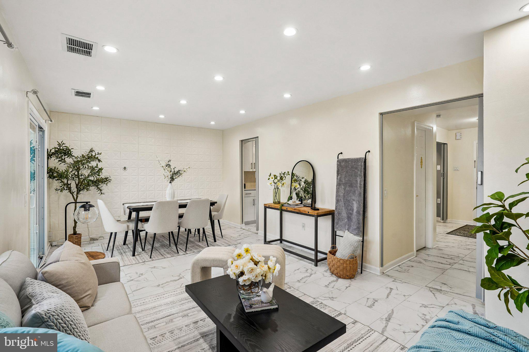 LONDON TOWN WEST - Residential