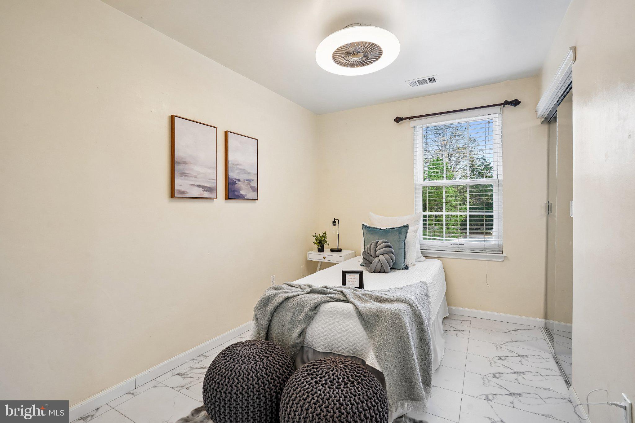 LONDON TOWN WEST - Residential