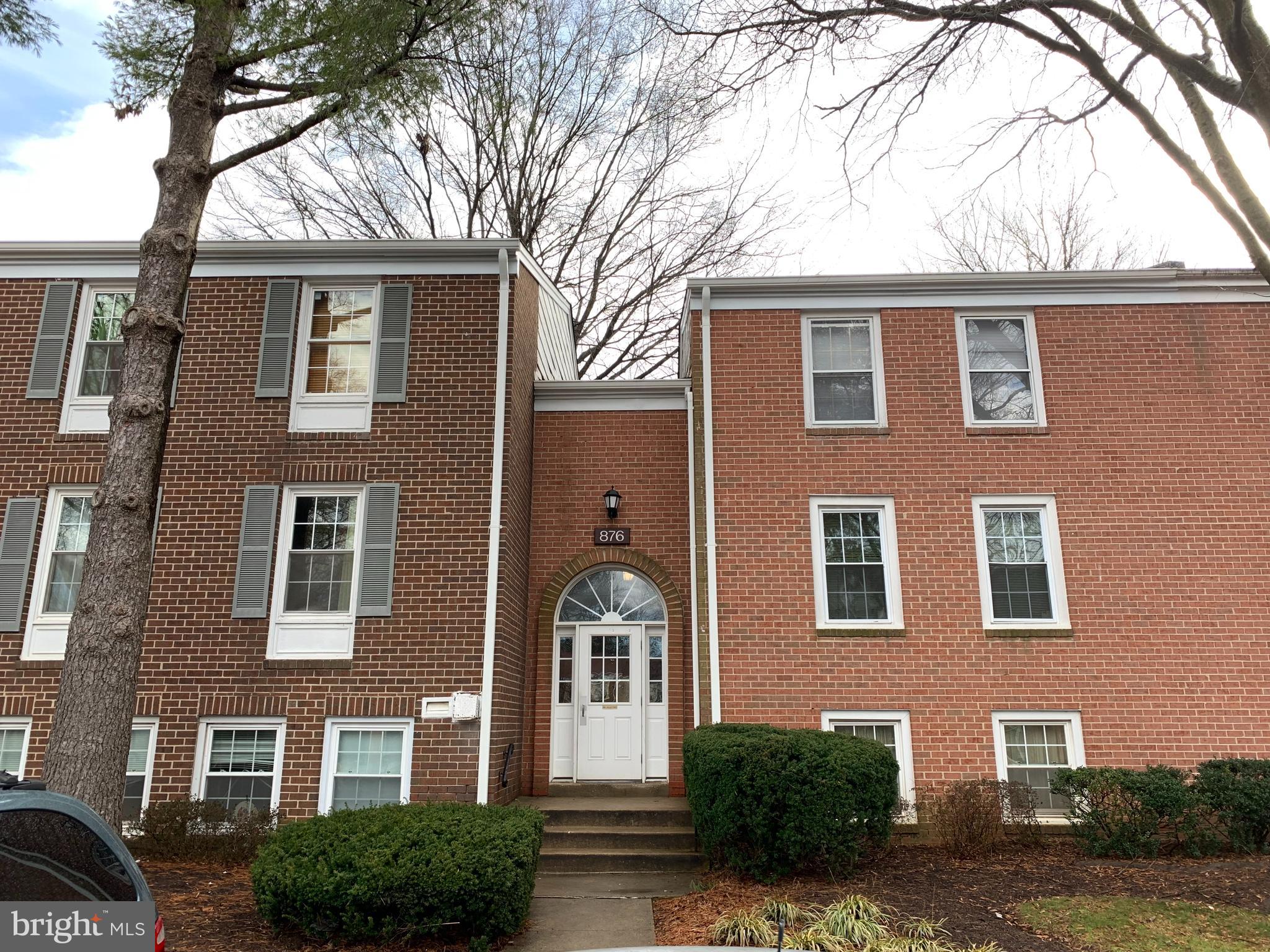POTOMAC OAKS - Residential Lease