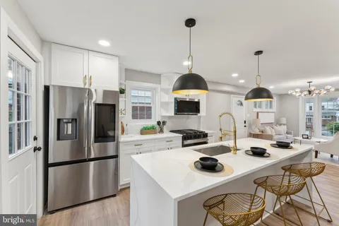 2306 Mary Baldwin Drive, Alexandria, VA MLS: VAFX2234492