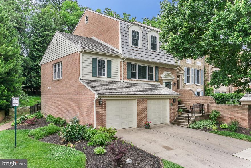 Reduced!  Open HOUSE SUNDAY 6-24-18, 1:00 to 4:00 pm. Minutes to TYSON'S METRO, .Seller has taken time to update the unit during ownership. Kitchen, baths. flooring. Crown molding, chair rail, shadow boxes, built ins.Deck, fenced in patio, backs to trees, private. LARGE 2 car Garage!  AP Schools available. Super commuter location. Mins. to Tyson's Metro, Westwood CC, W&OD trail, WDC, I66.