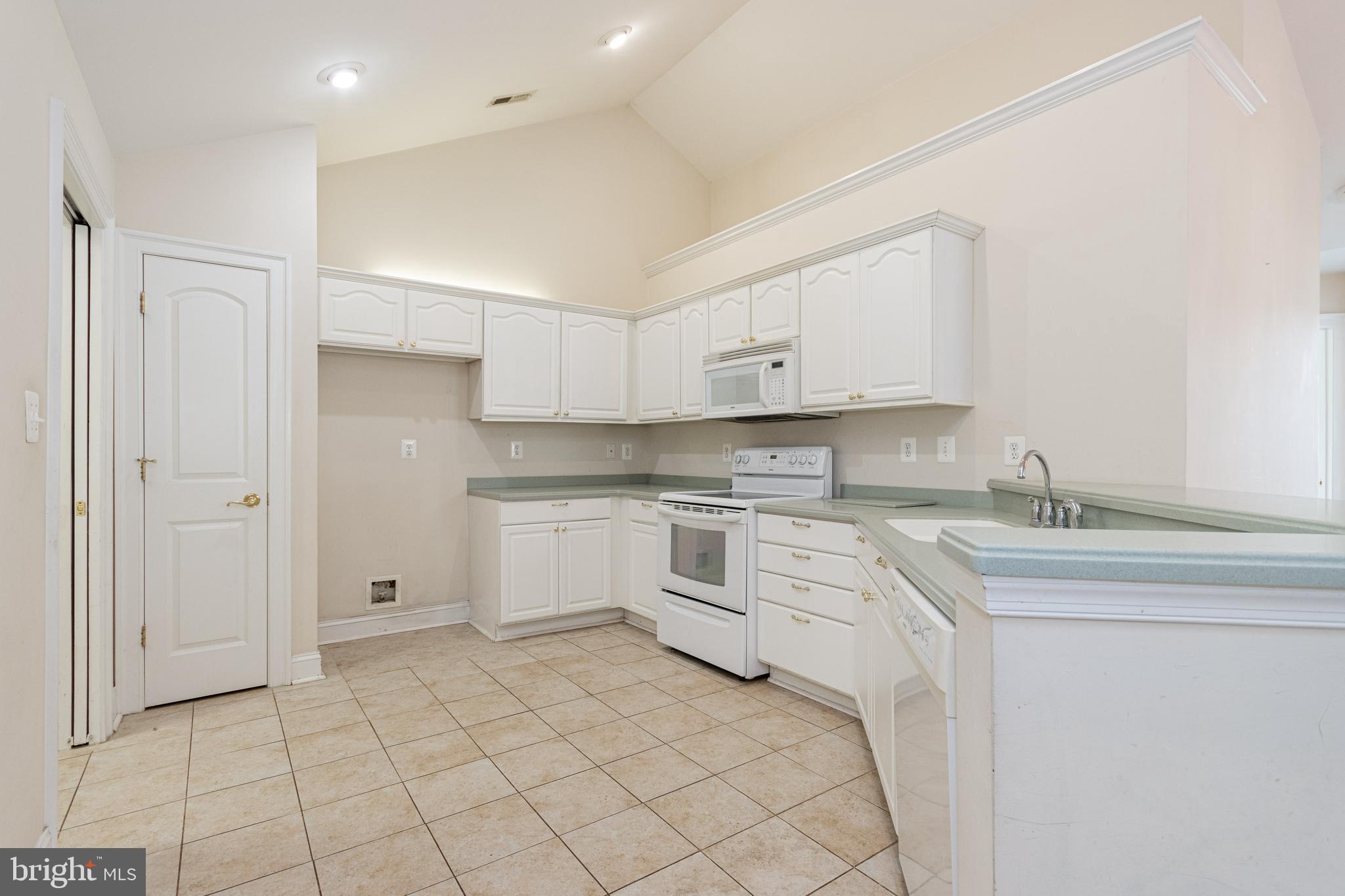 6255 AUTUMN LEAF DRIVE