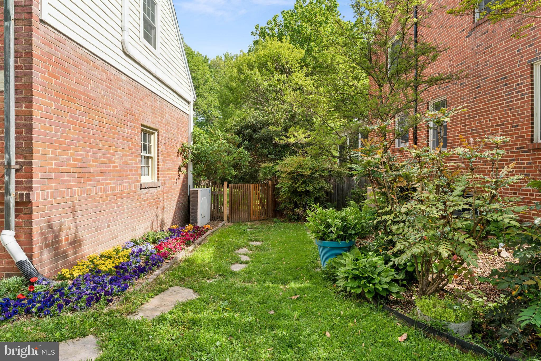 WOODSIDE PARK - Residential Lease