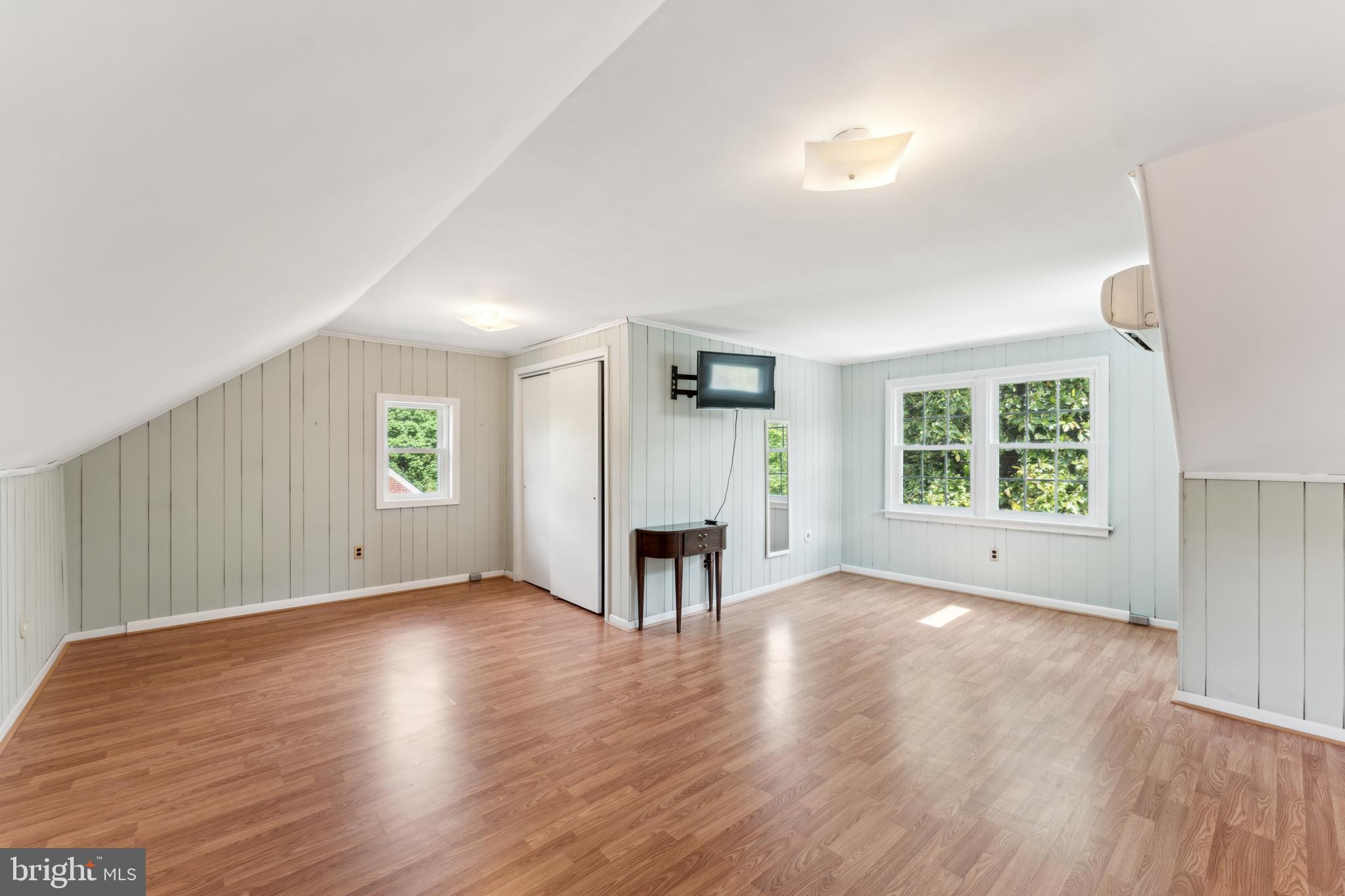 WOODSIDE PARK - Residential Lease